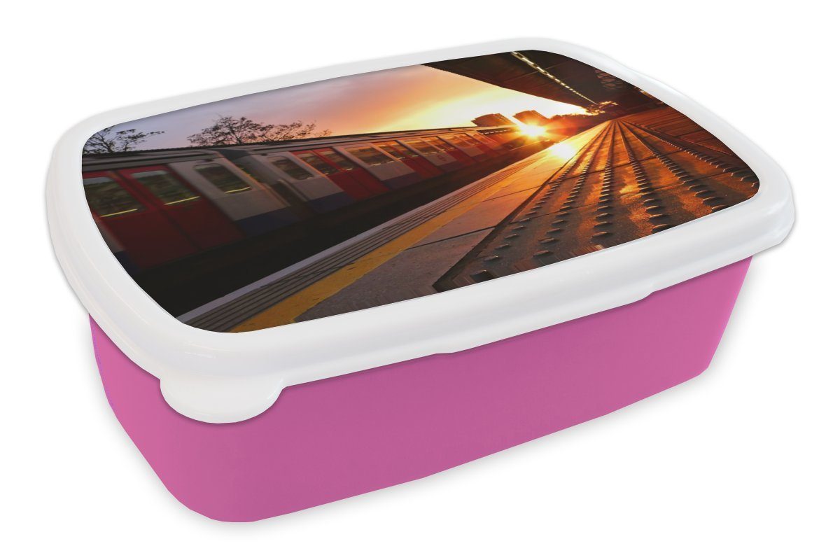 MuchoWow Lunchbox Sonnenstrahlen entlang des rot-weißen Zuges, Kunststoff, (2-tlg), Brotbox für Erwachsene, Brotdose Kinder, Snackbox, Mädchen, Kunststoff rosa