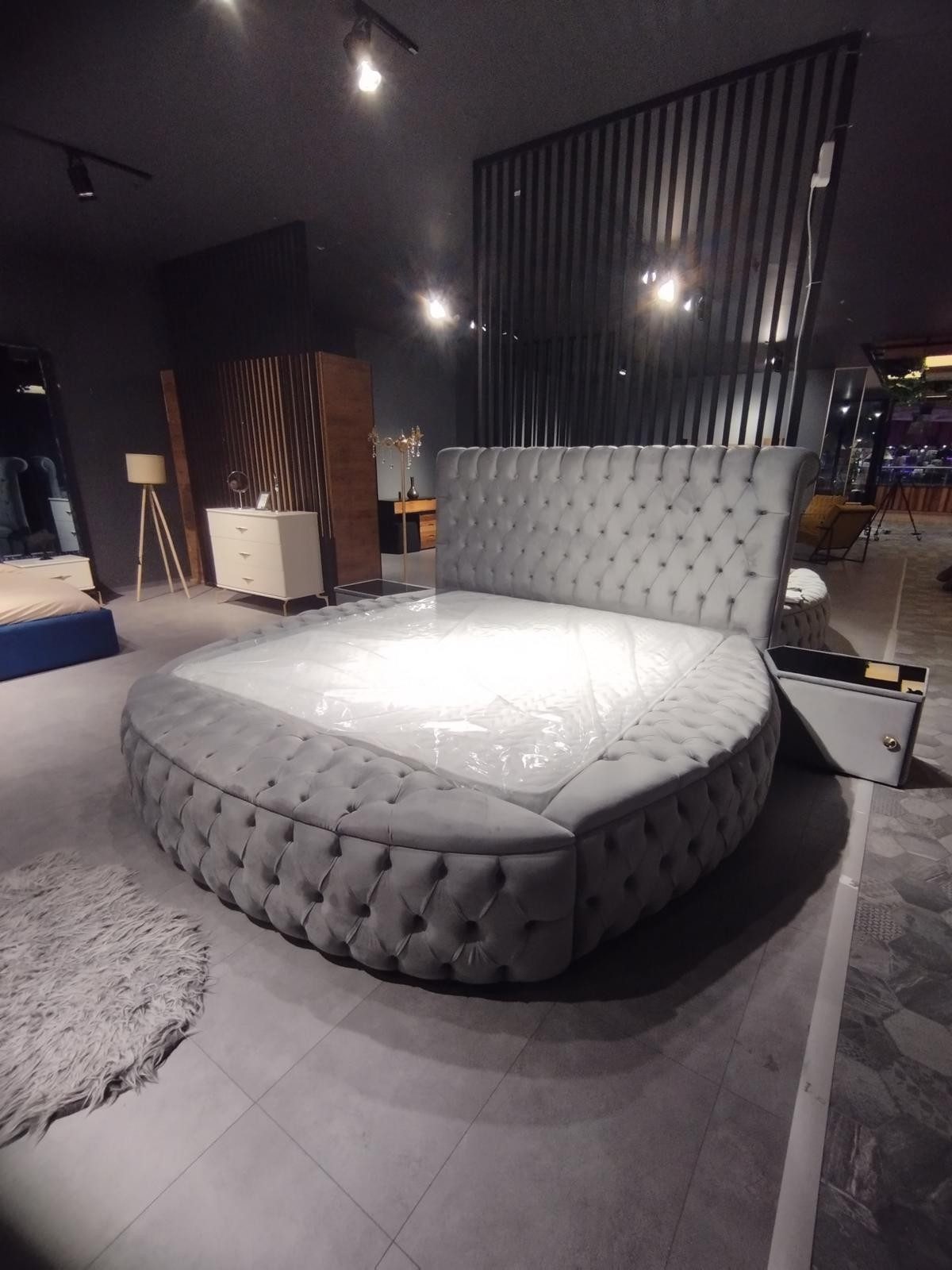 Xlmoebel Rundbett Rundes Chesterfield-Bett in elegantem Design für Schlafzimmer (Rund Bett), Hergestellt in Europa