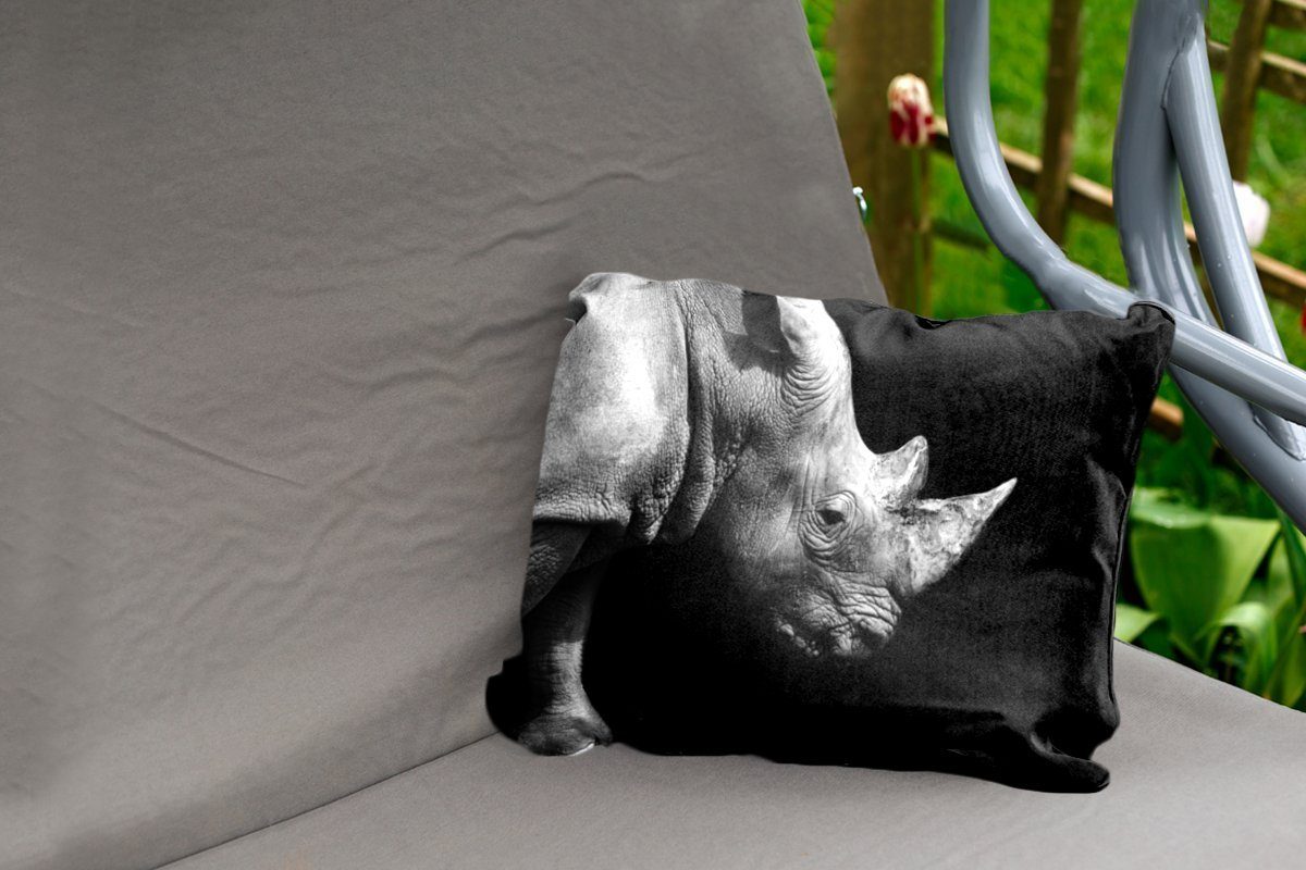 MuchoWow Dekokissen Portrait Nashorn auf Hintergrund, Polyester, schwarzem Outdoor-Dekorationskissen, Dekokissenbezug, Kissenhülle