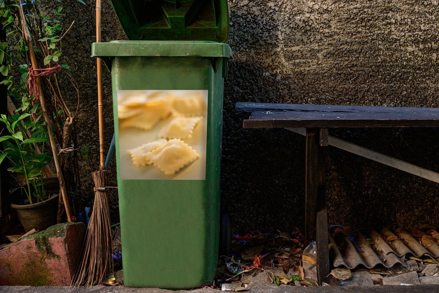 St), Sticker, Wandsticker Mülleimer-aufkleber, Hintergrund Abfalbehälter Mülltonne, Ravioli braunem MuchoWow auf (1 Container,