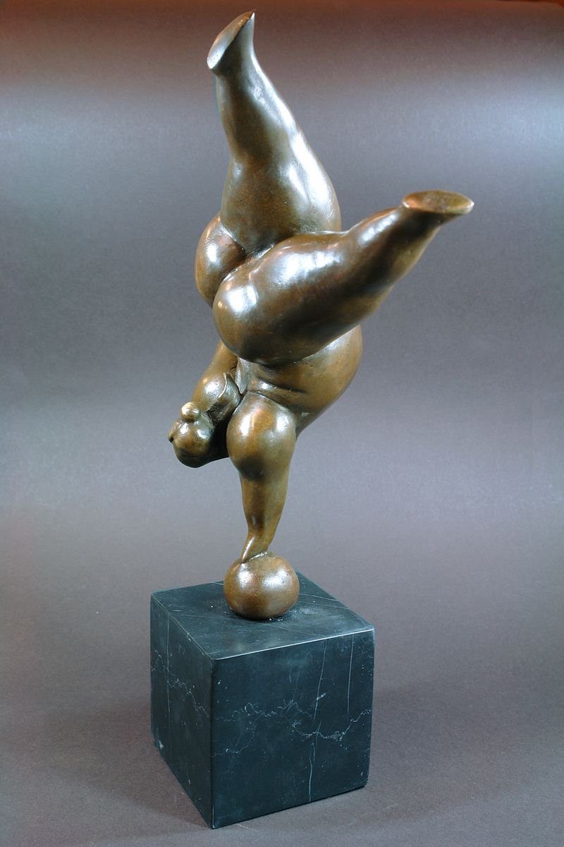 Bronze Marmorsockel auf Frau erotisch Figur AFG Dekoobjekt mollige