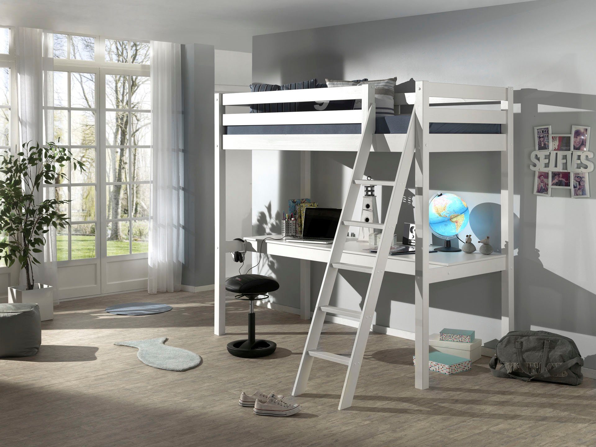 Vipack Hochbett Pino, Kiefer massiv, sehr standfest, Made in Europe, mit Sessel (B/H/T ca. 209x190x215cm, mit großer Schreibplatte und Leiter) inkl. Rolllattenrost, Absturzschutz, 2 Breiten zur Auswahl