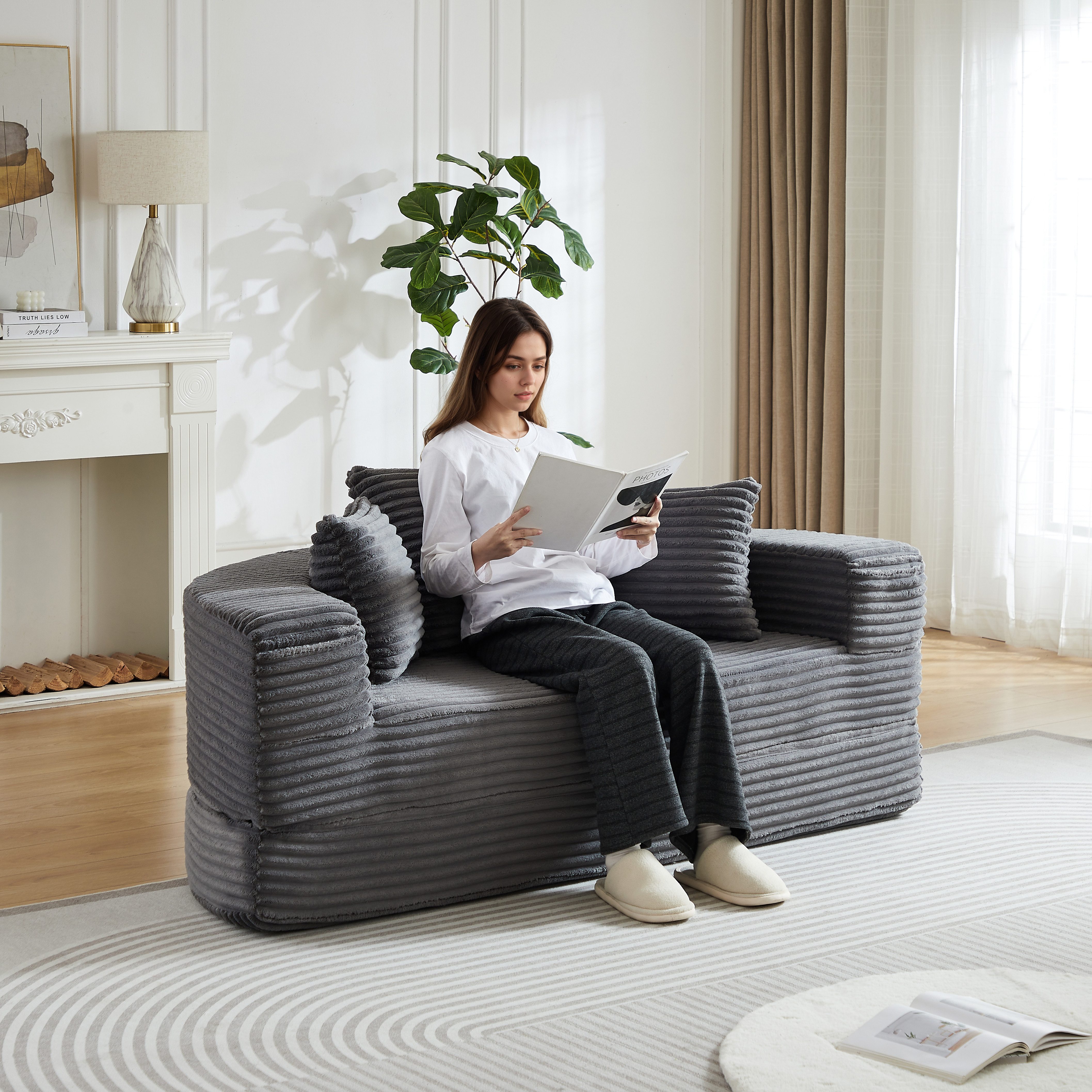 Odikalo Schlafsofa Schlafcouch mit Klappfunktion und Schlaffunktion, ideal für kompakte Wohnräume, das sowohl als halbrundes Sofa als auch als rundes Tagesbett genutzt werden kann. Die Armlehnen sind mit Stofftaschen