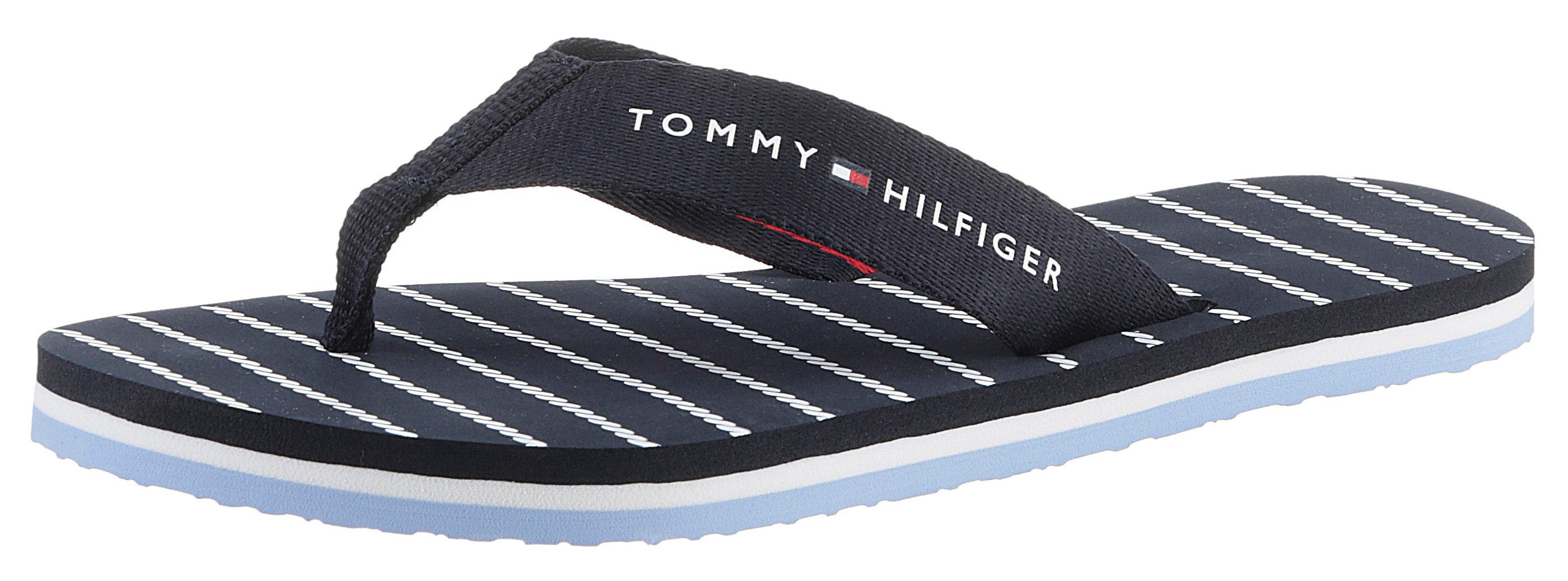 Tommy Hilfiger TOMMY ESSENTIAL ROPE SANDAL Zehentrenner mit gestreifter Decksohle dunkelblau | Zehentrenner
