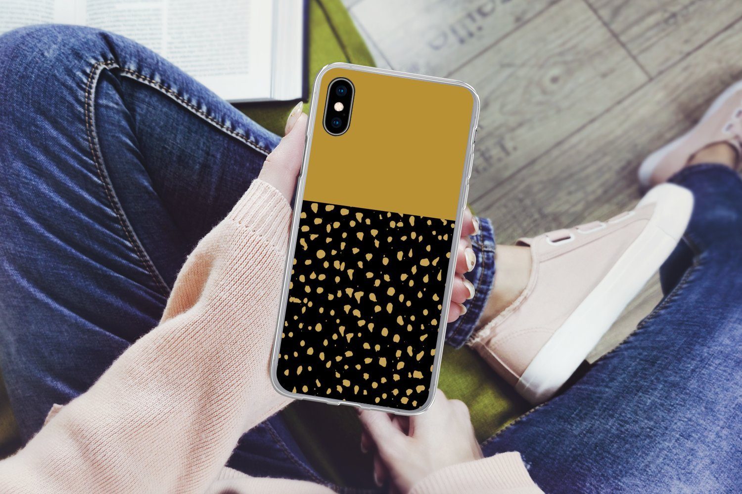 MuchoWow Handyhülle für Apple iPhone X Polka dots - Ockergelb - Schwarz, Smartphone-Bumper, Print, Handy Schutzhülle Dünn