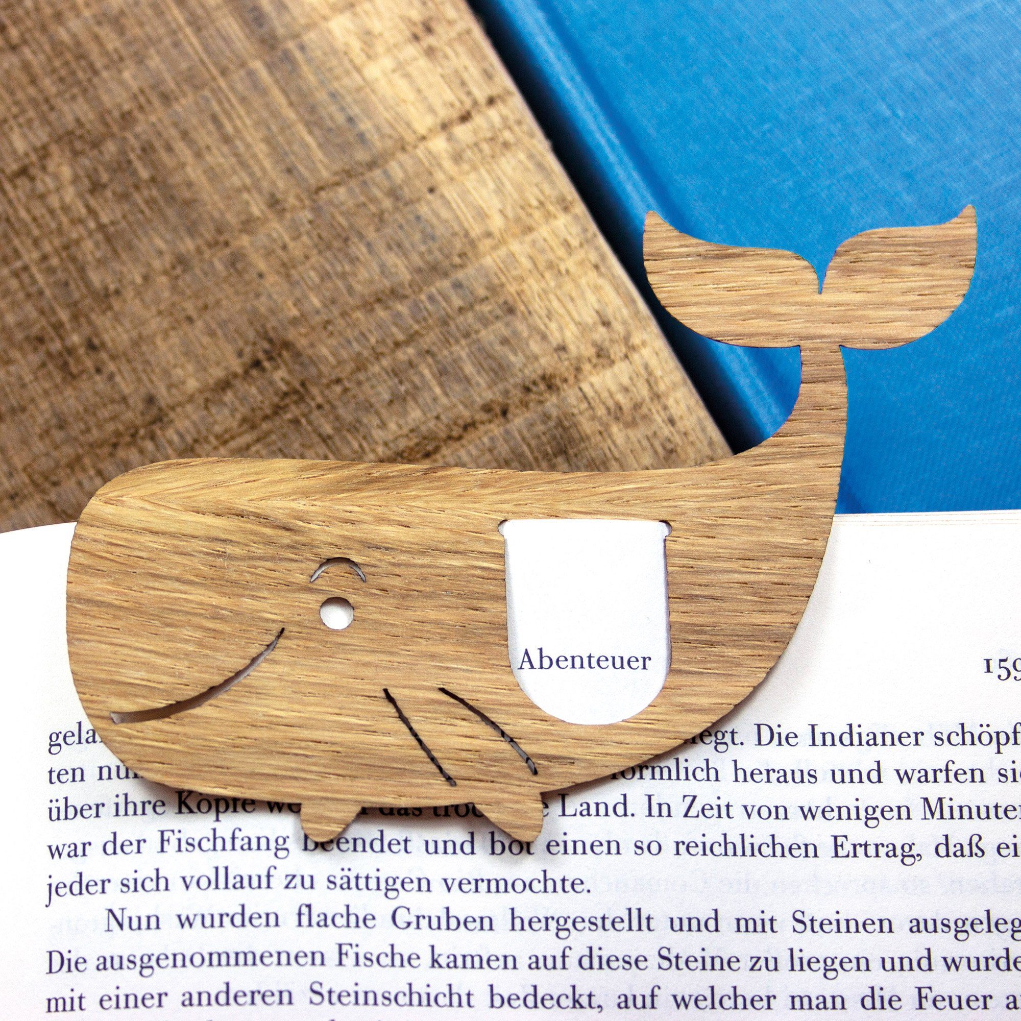 Bow & Hummingbird Lesezeichen Lesezeichen Wal, aus Eichenholz