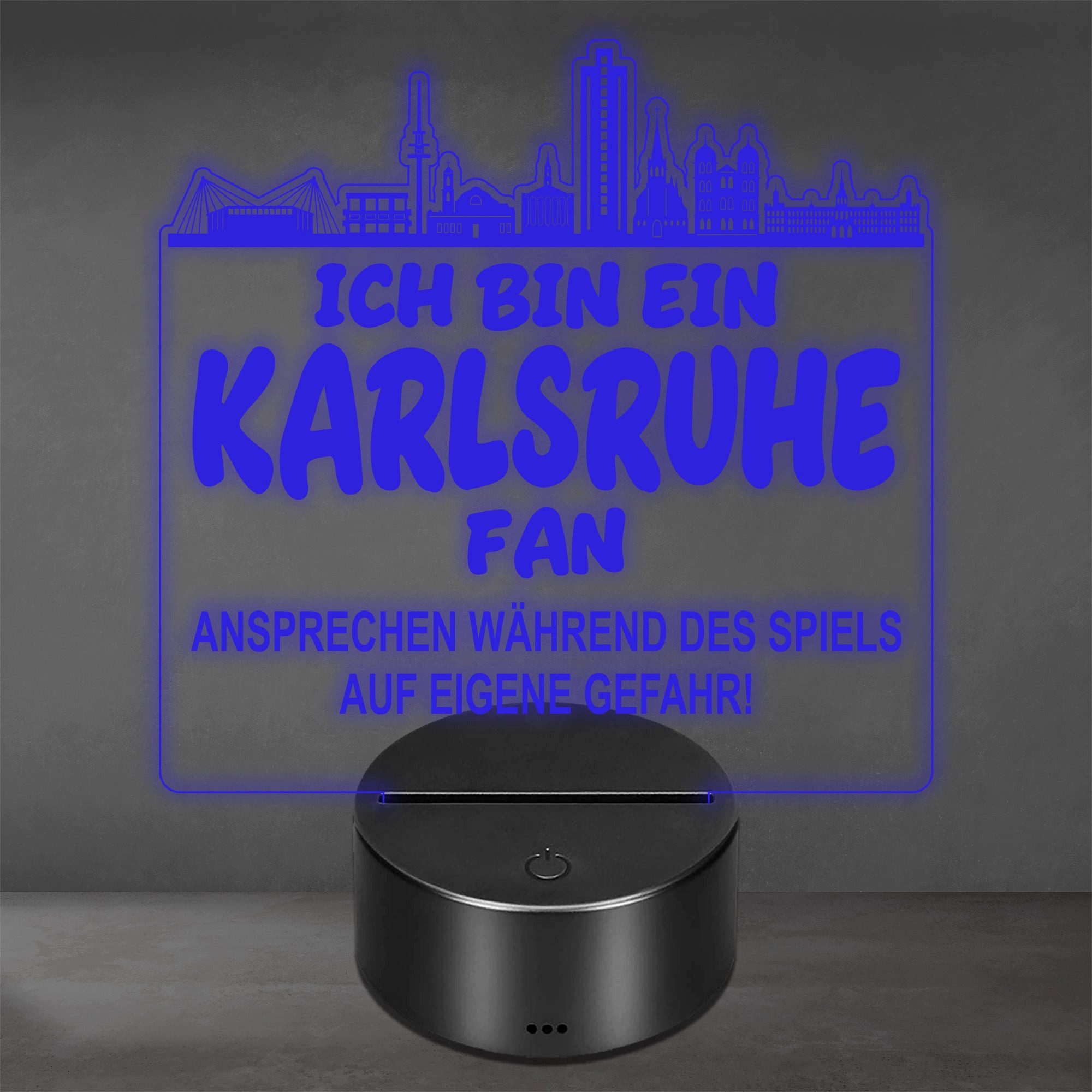 Lieblingsmensch LED Nachtlicht Fußball - Ich bin ein Karlsruhe Fan - Ansprechen auf eigene Gefahr, LED fest integriert, Farbwechsel oder feste Farbe mit Fernbedienung & Touch, Man Cave Stimmungslicht – 19x23cm