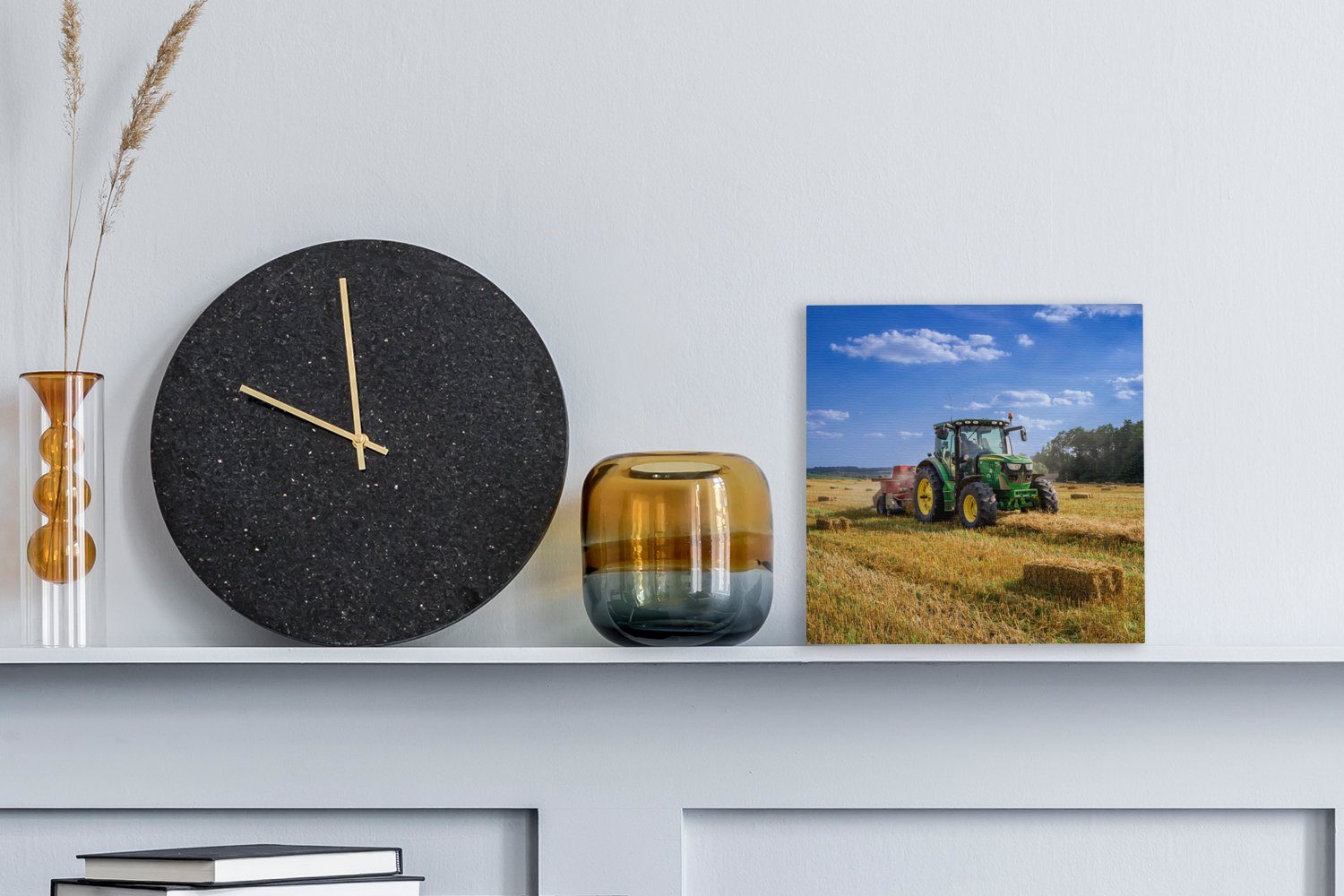 OneMillionCanvasses® Leinwandbild Traktor - Bauernhof - Heu - Feld - Sonne günstig online kaufen