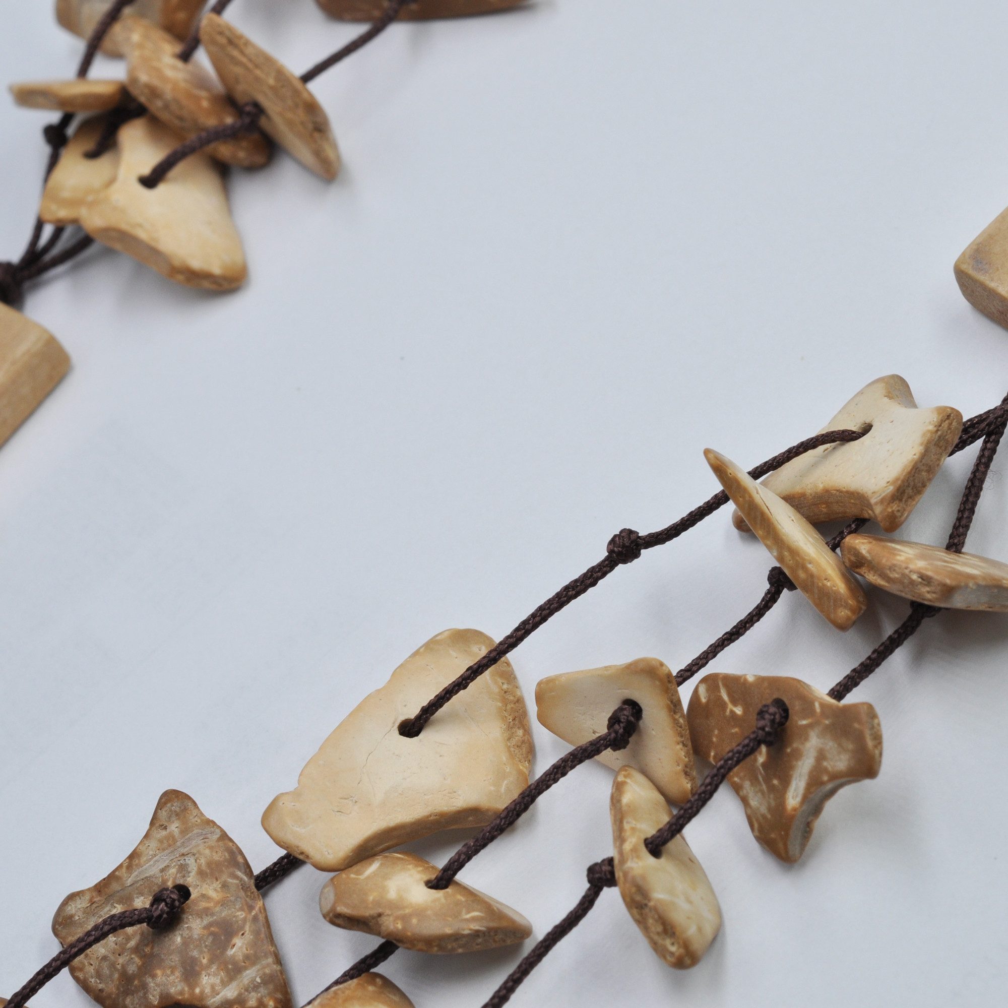 Steuer Collierkettchen Textilkette braun mit Kokossplittern natur