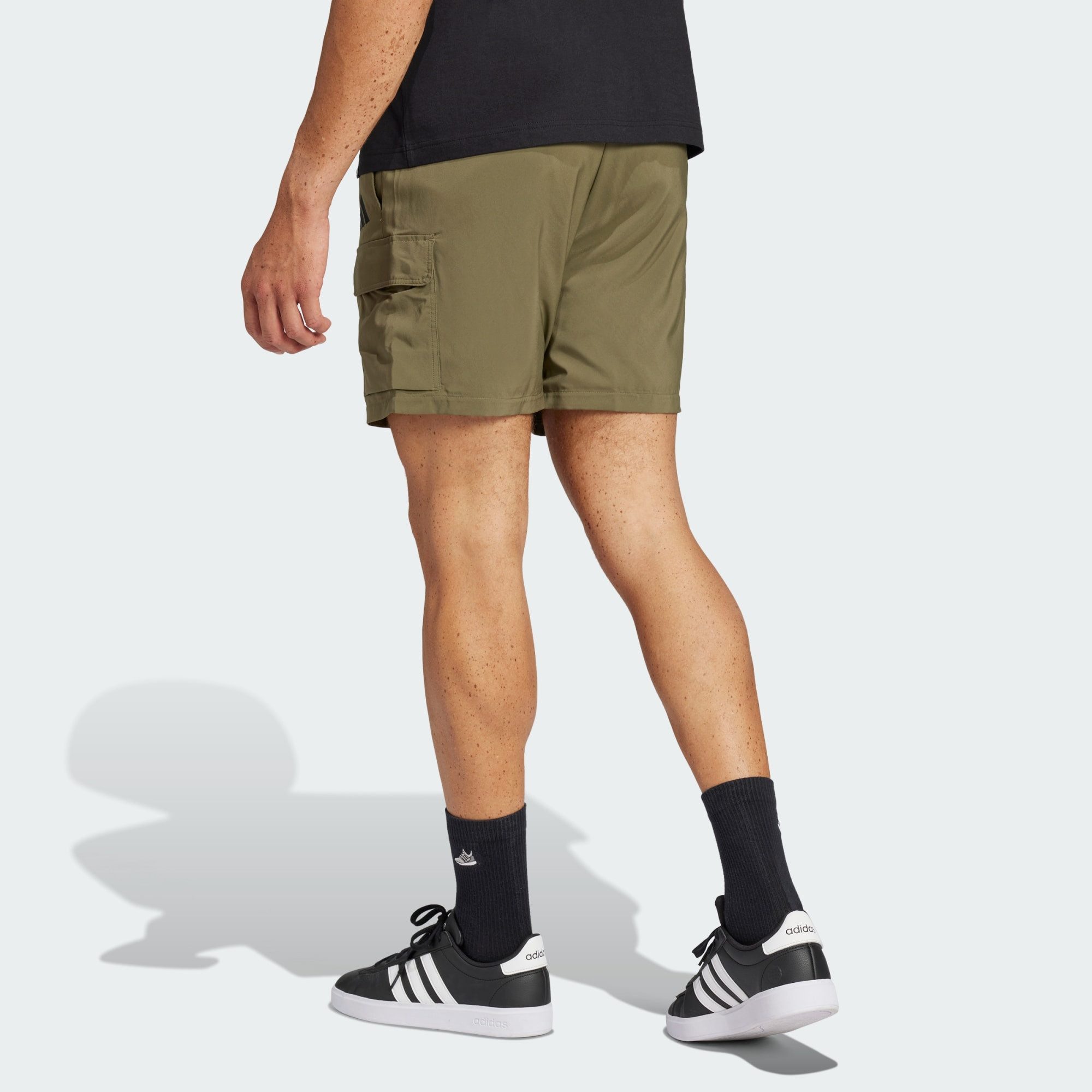 adidas Sportswear Shorts ESSENTIALS SMALL LOGO CARGO CHELSEA SHORTS (1-tlg)