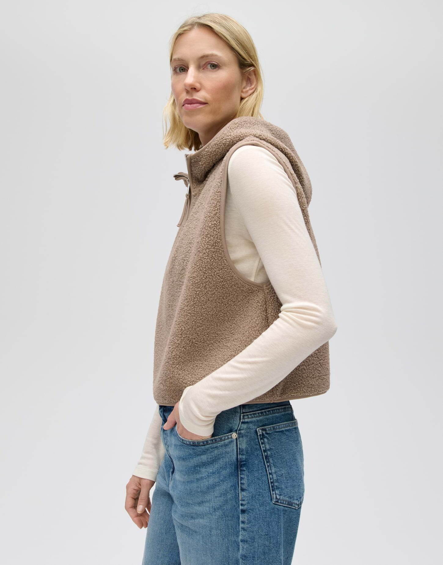 OPUS Cape Akapu cape aus flauschigem Teddyfell Cape im Boxy Fit mit Stehkragen und Kapuze – Bild 5 von 5