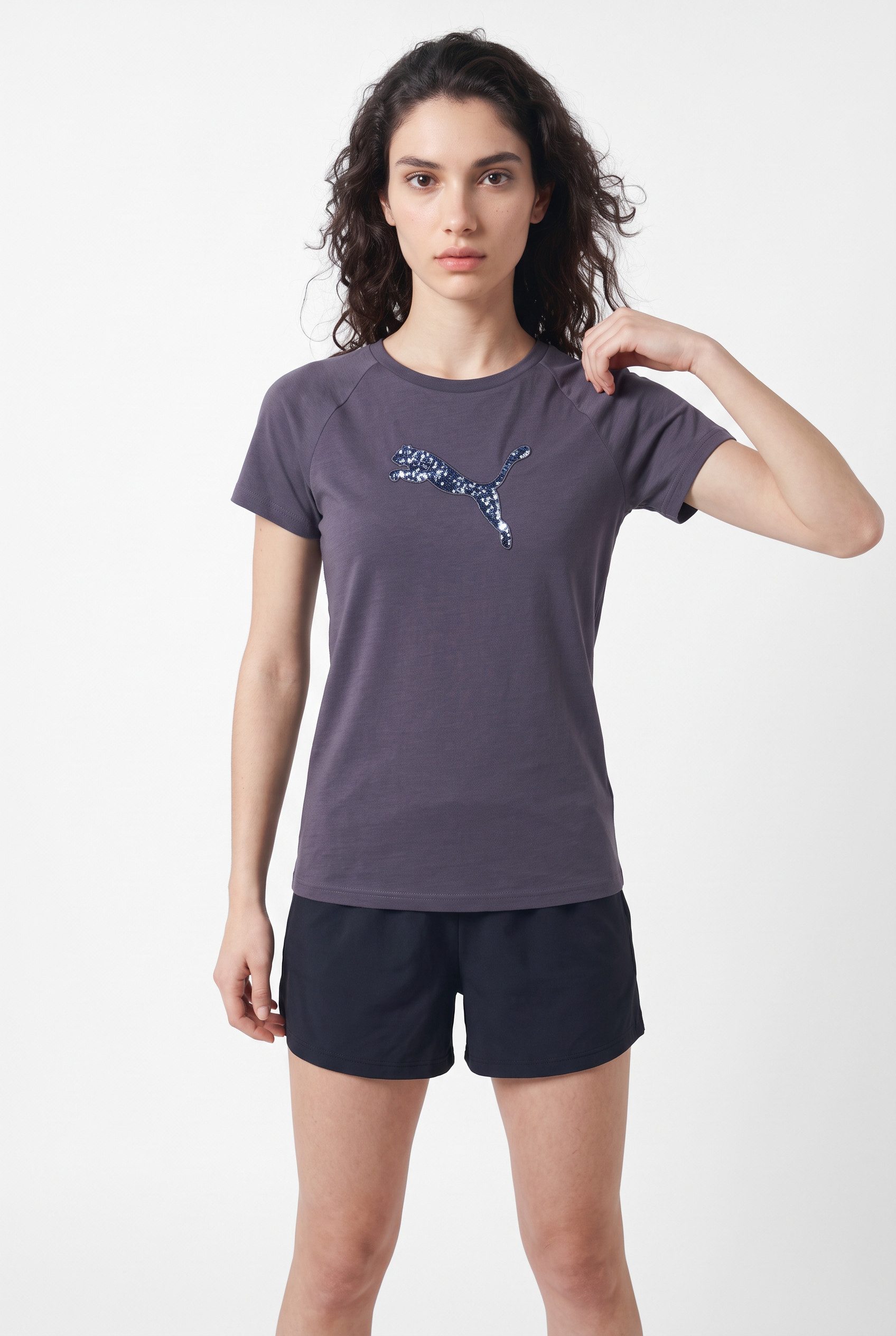 PUMA T-Shirt ESS SEQUINS TEE Kurzarmdesign, mit Rundhalsausschnitt, sportlicher Stil, Regular Fit