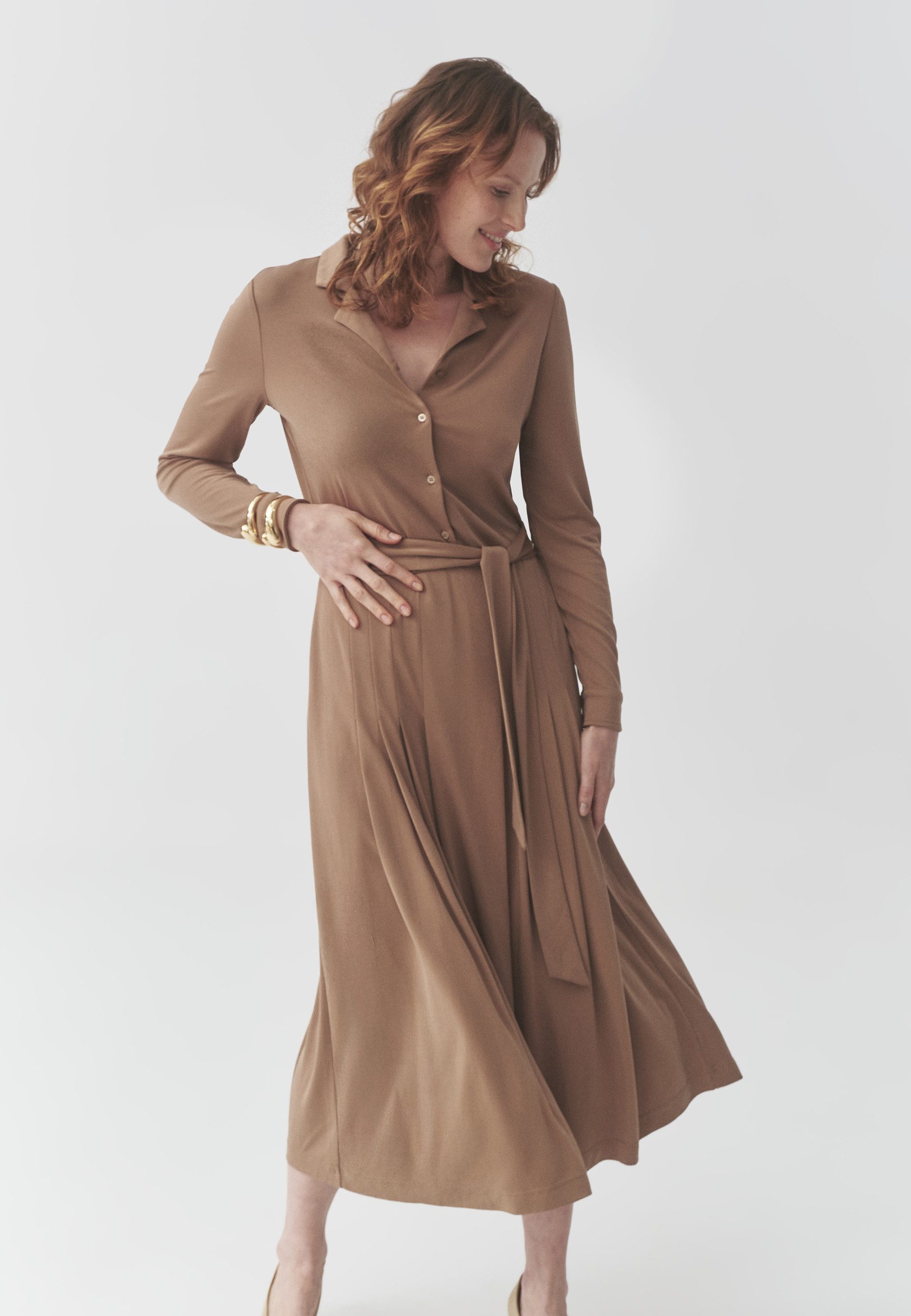 TATUUM Jerseykleid Midikleid Aus Karamell Mit Gürtel - Sandy