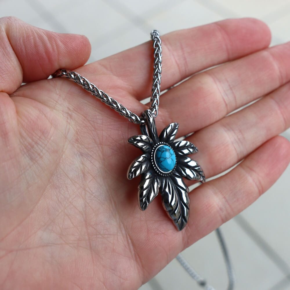 DALMARO Kette mit Anhänger Lederkette Edelstahlkette 316L TÜRKIS CANNABIS, Herren Halskette Biker / Wikinger Kette - Schmuckbox