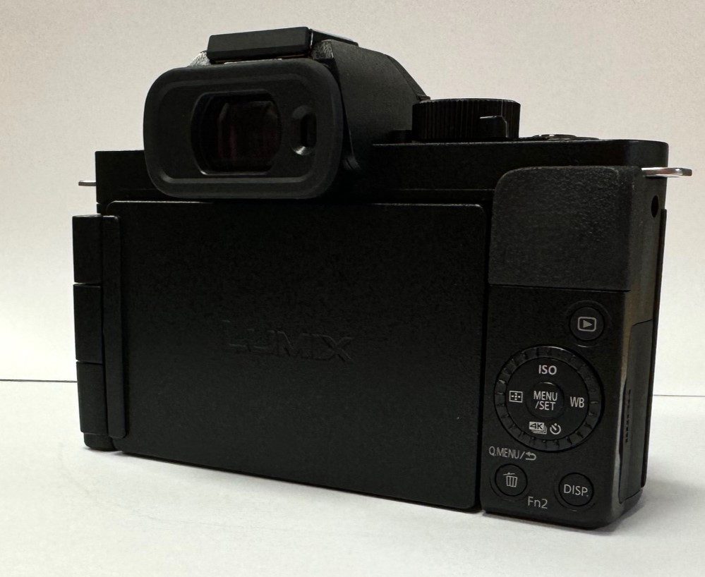 Panasonic Lumix DC-G100D + 12-32 mm Kamerakit Systemkamera