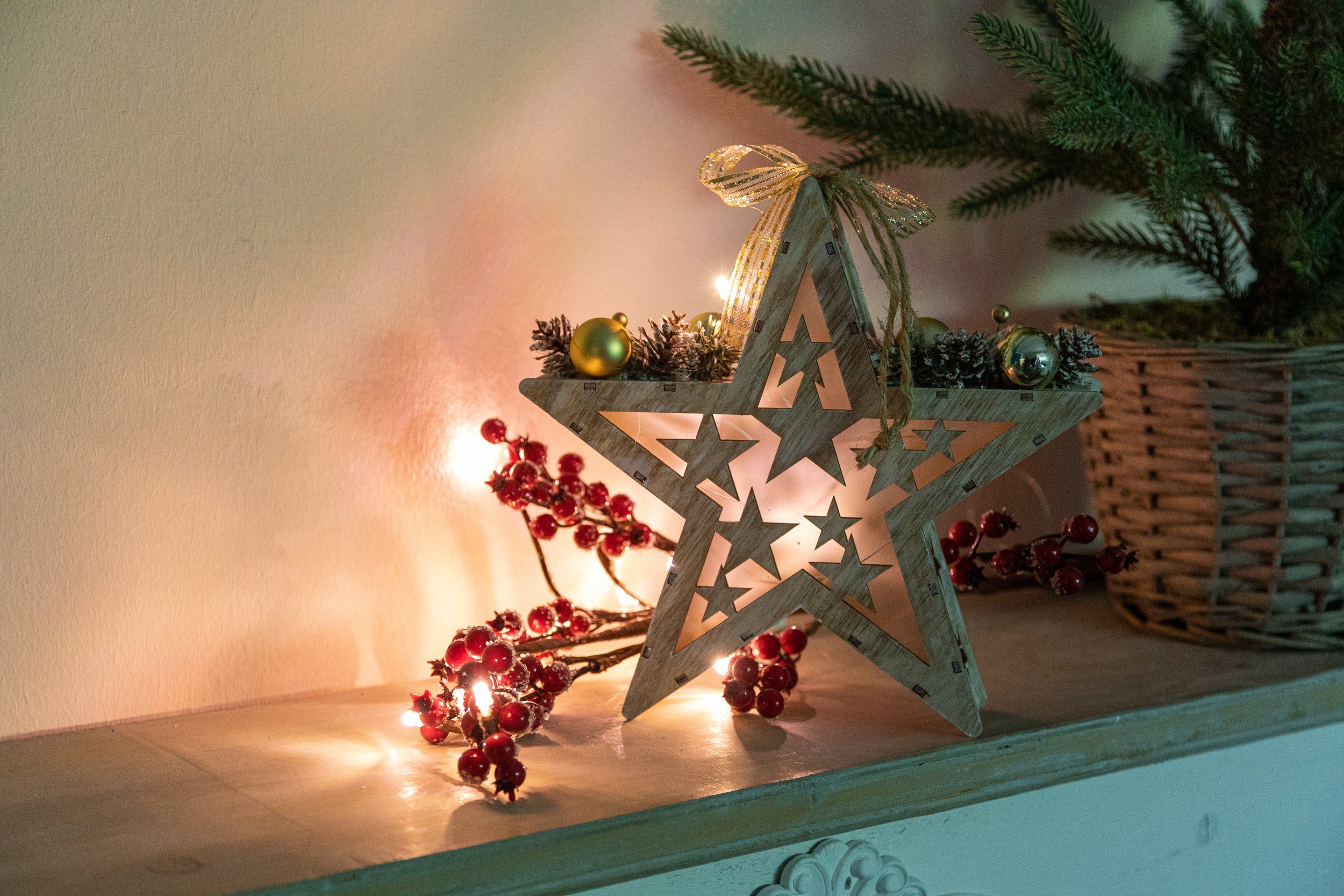 Wohnando Weihnachtsdorf Winterlicher Stern aus im weihnachtlichen Holz Design