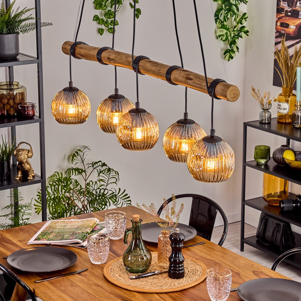 hofstein Pendelleuchte Hängelampe aus Metall/Holz/Glas in Schwarz/Natur-/Bernsteinfarben, ohne Leuchtmittel, Hängeleuchte Retro/Boho mit Glasschirmen und Holzbalken, 5 x E27