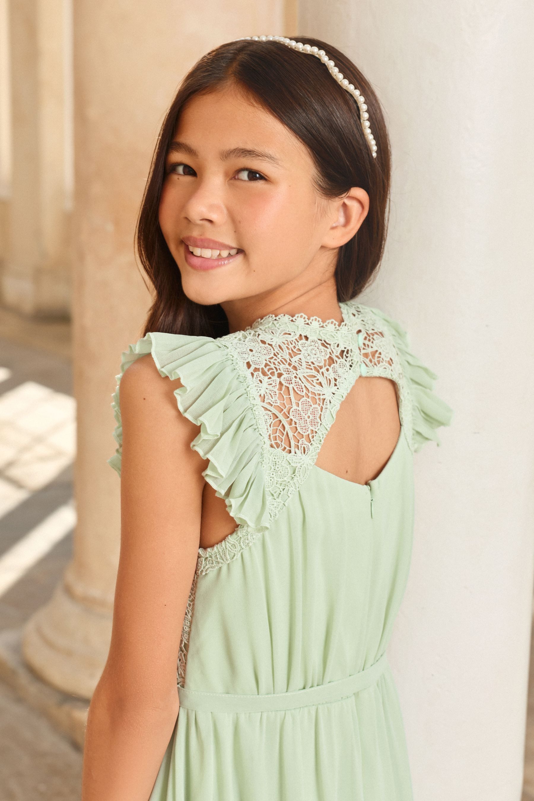 LIPSY Partykleid Lipsy Abendkleid mit Spitzenfront + Flatterärmeln (2-tlg)