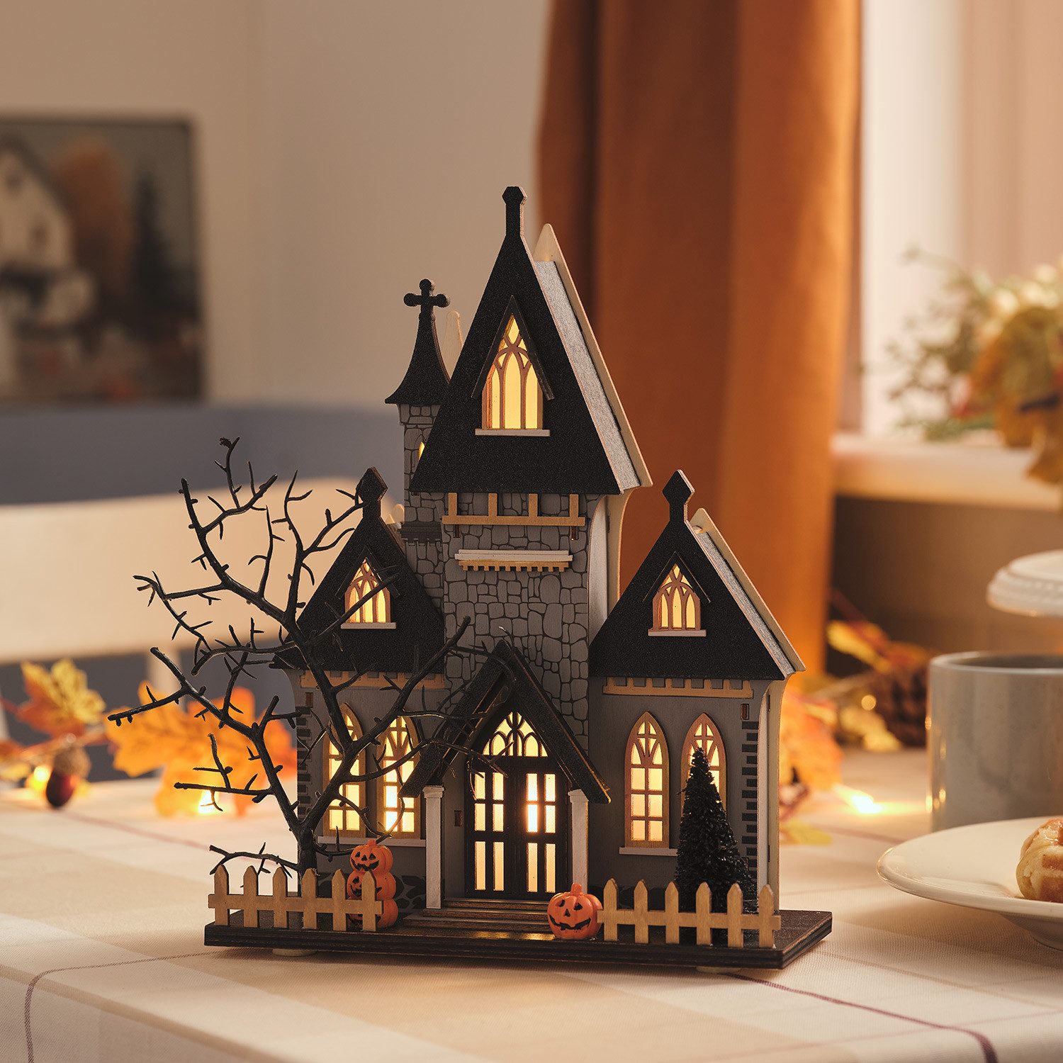 Lights4fun LED Dekolicht LED Halloween Haus aus Holz mit 6-Stunden-Timer