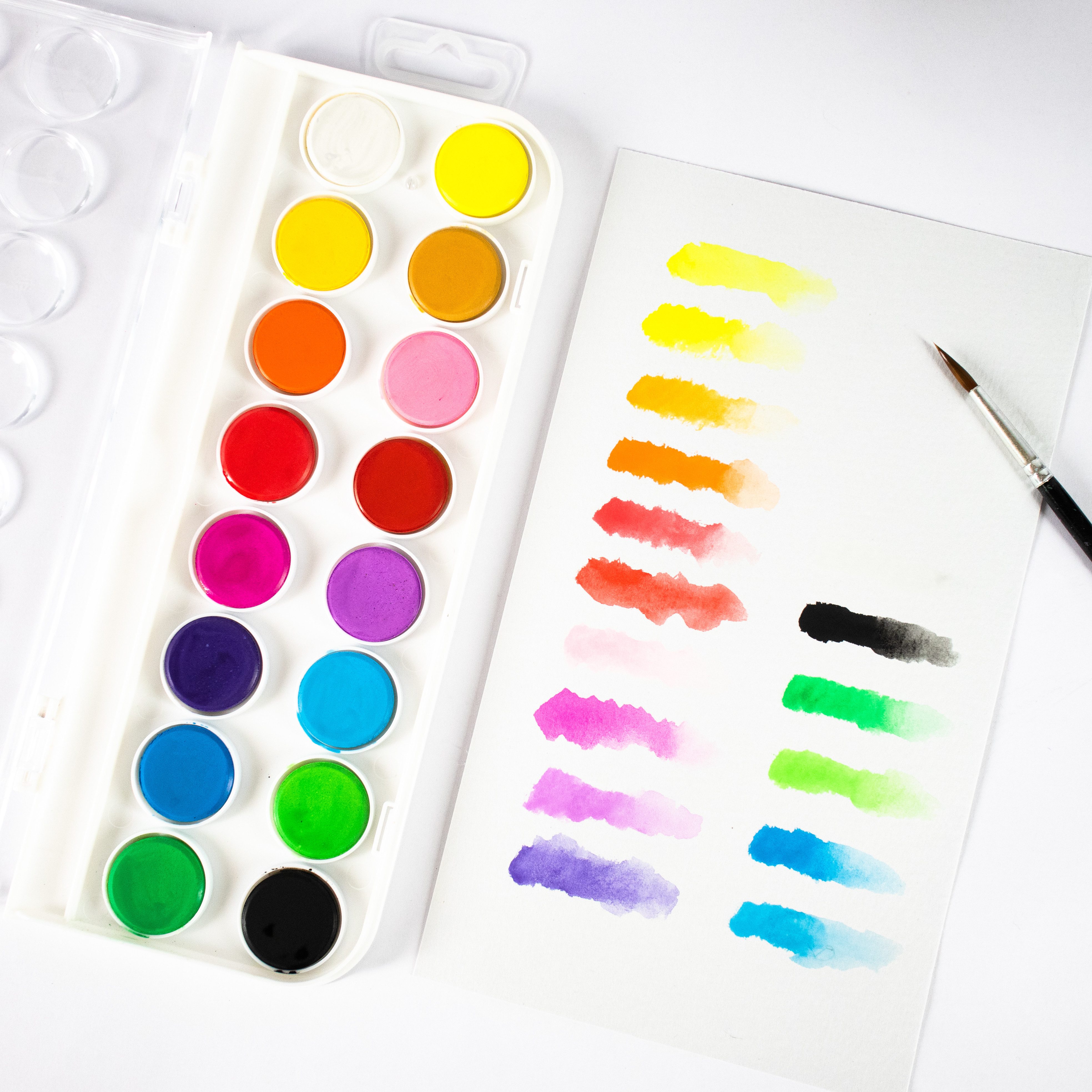 Mont Marte Aquarellfarbe Wasserfarben Set – 16 / 24 / 36 brillante Farben mit 1 Pinsel, Hoch pigmentiert, leicht mischbar – für Einsteiger & kreative Projekte