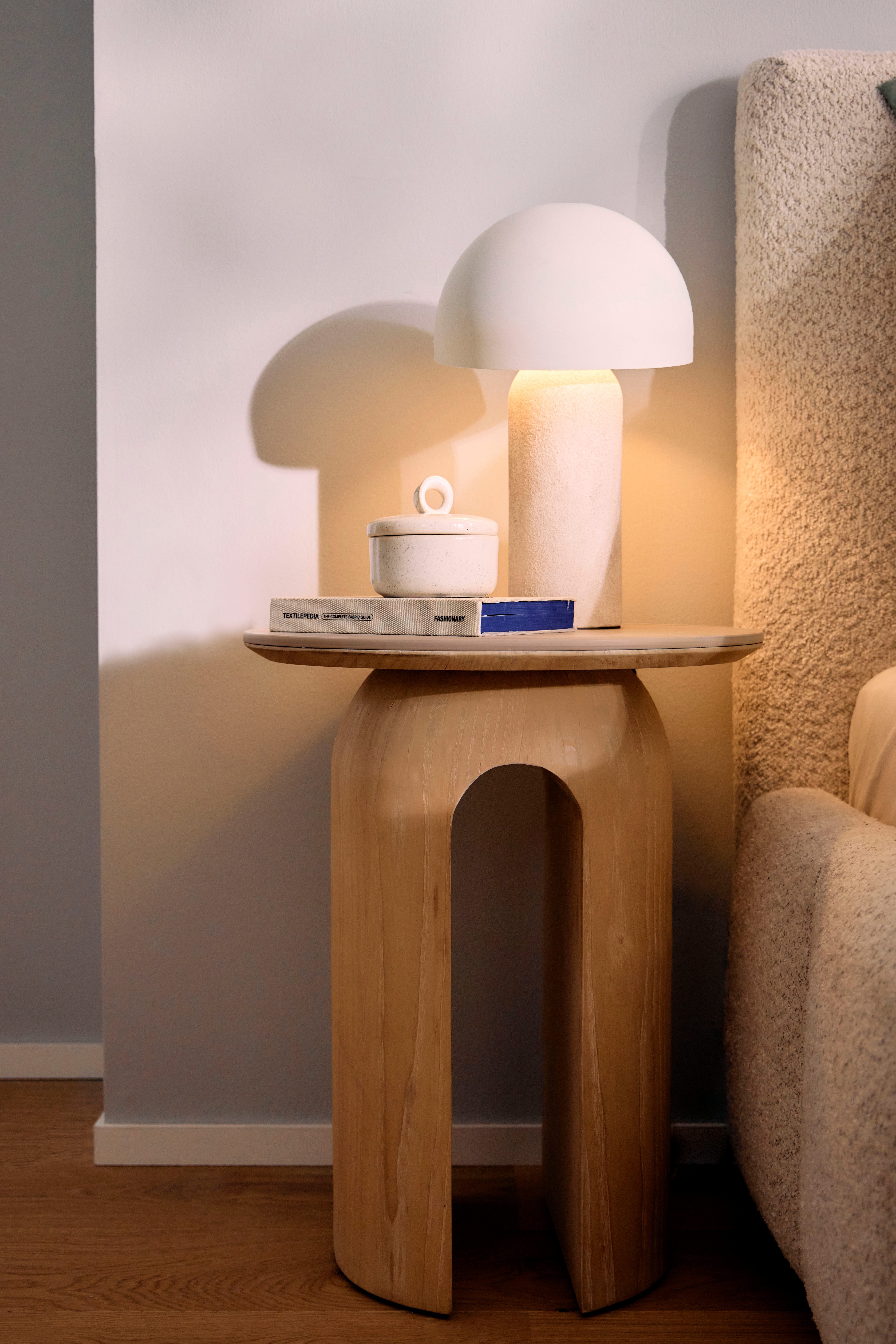 homsy by Ana Johnson Beistelltisch Laysy, Holzdesign aus Esche, U-Form, Ker günstig online kaufen