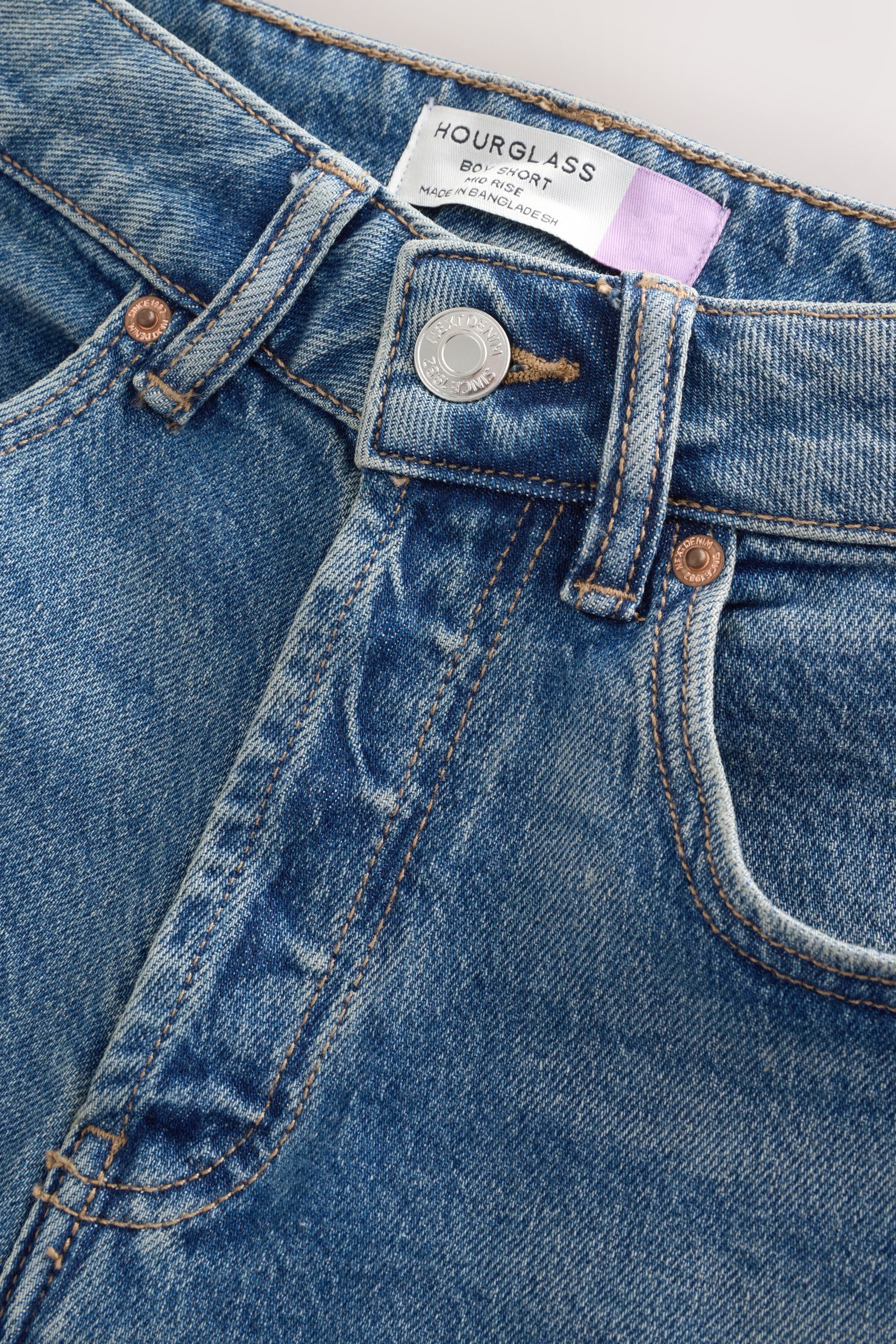 Next Jeansshorts Zeitlose Sanduhr Denim-Shorts (1-tlg)