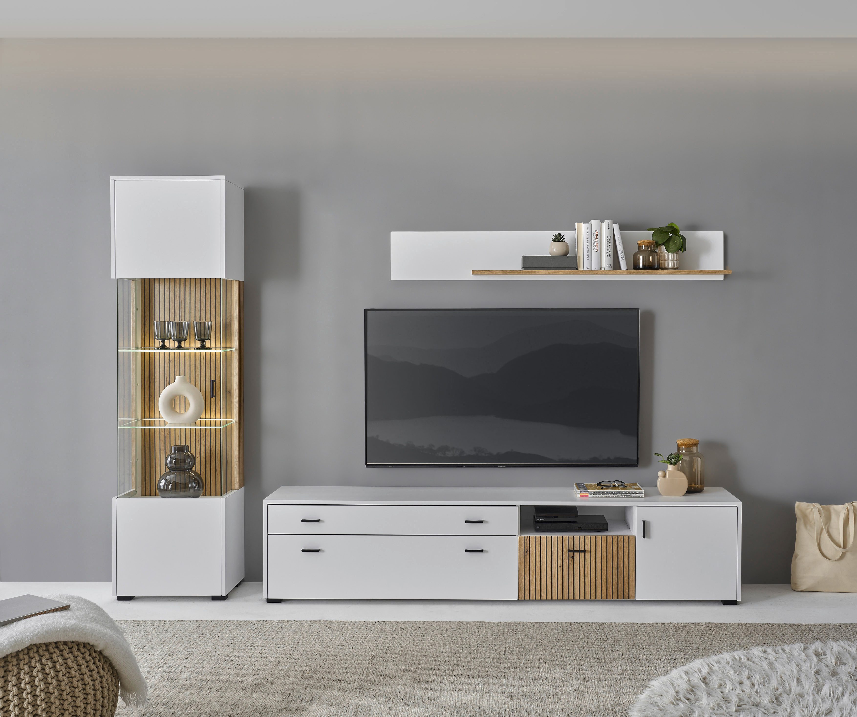 Home affaire Wohnwand HUDSON, (Set, 3-St), mit moderner Rillenoptik, Griffe aus Metall (Schwarz), Breite 316 cm
