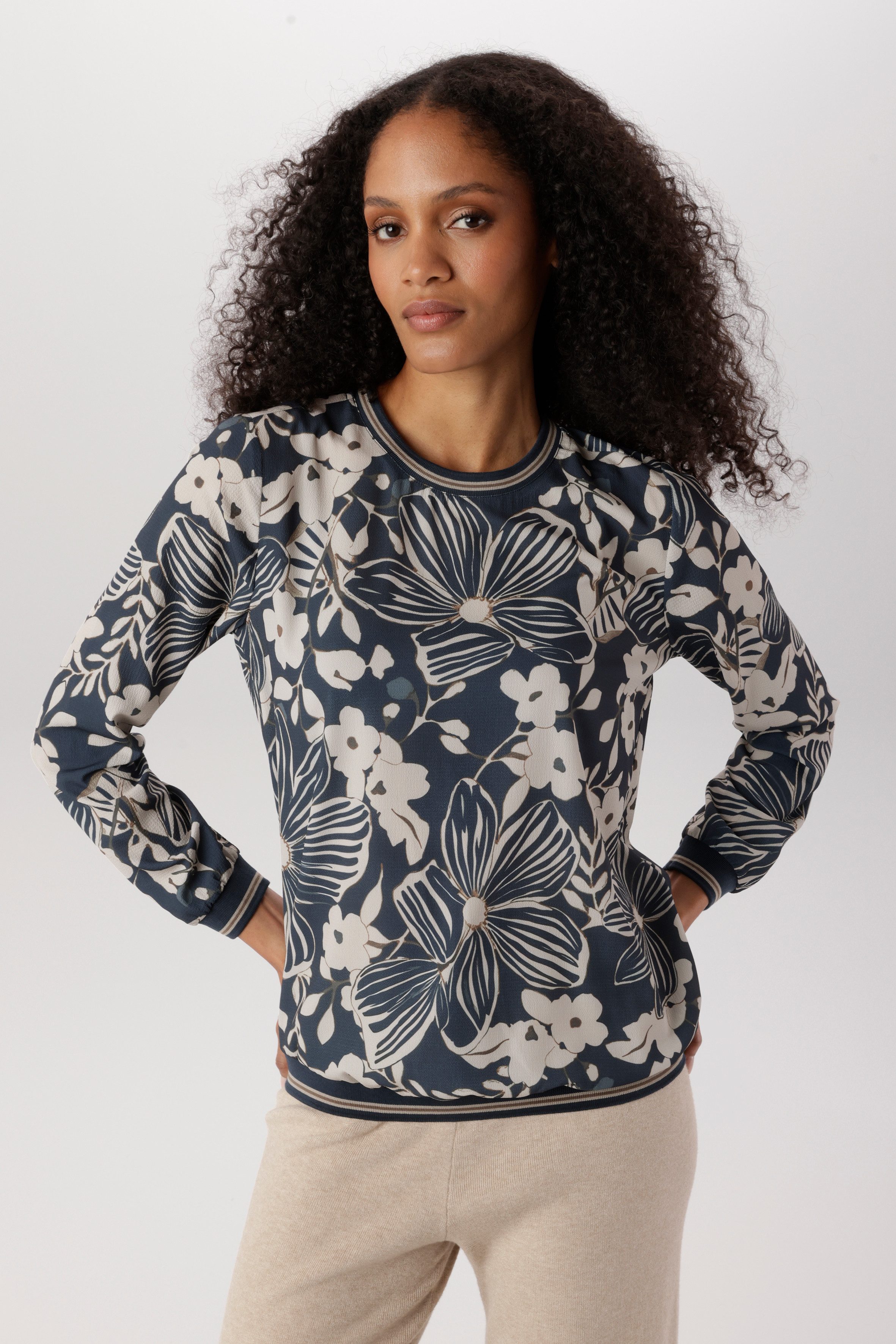 Aniston SELECTED Shirtbluse mit sportiven Bündchen und floralem Druck - NEUE KOLLEKTION