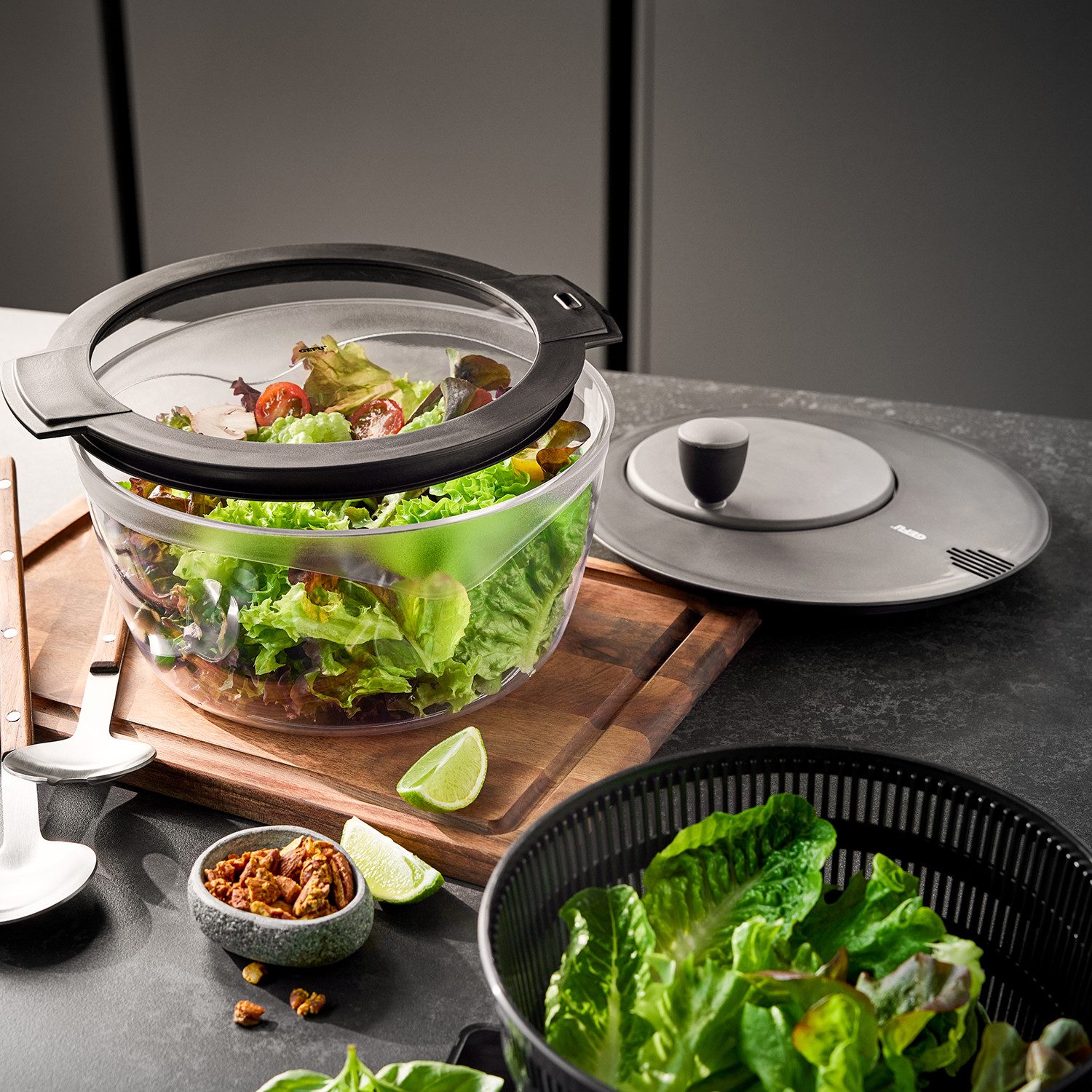 GEFU Salatschleuder 4-IN-1, Schleuder für Salat aus Kunststoff, inkl. Frischhaltedeckel, die Schüssel kann zum Servieren verwendet werden