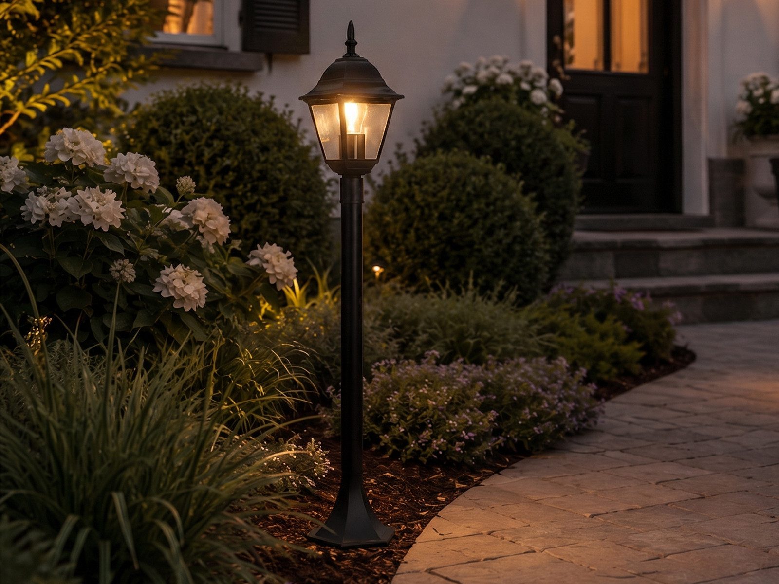 TRIO Leuchten LED Pollerleuchte im Landhausstil mit E27 LED, Höhe 100cm, LED wechselbar, Warmweiß, Gartenlaterne zur Garten-Wegbeleuchtung, Außen-lampe Außenbereich