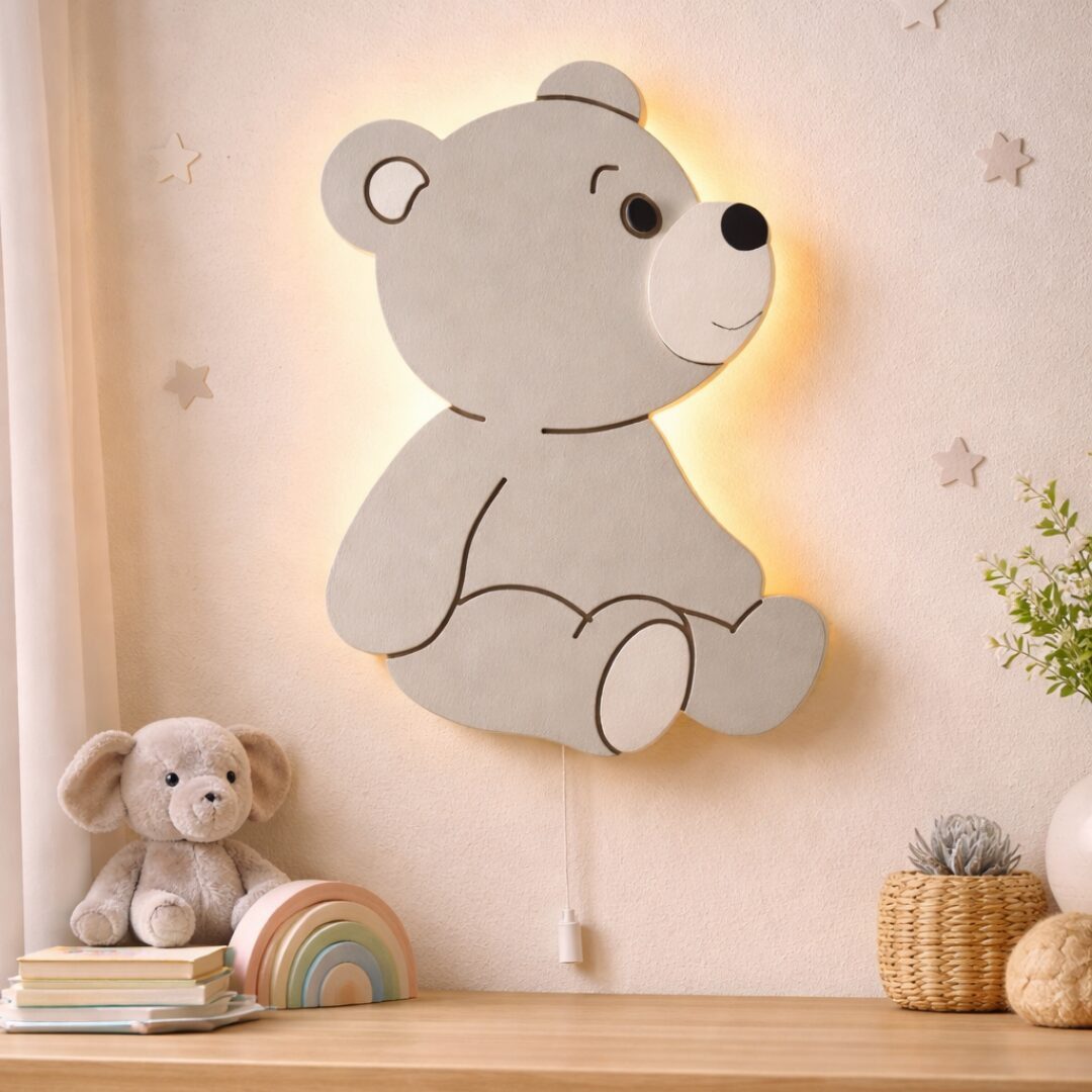 COZYCOLLECTIONS LED Wandleuchte LED-Wand-Nachtlicht aus Holz mit sitzendem Bärenmotiv, Warmweiß, Montessori-inspiriertes Nachtlicht im ruhigen Skandi-Stil