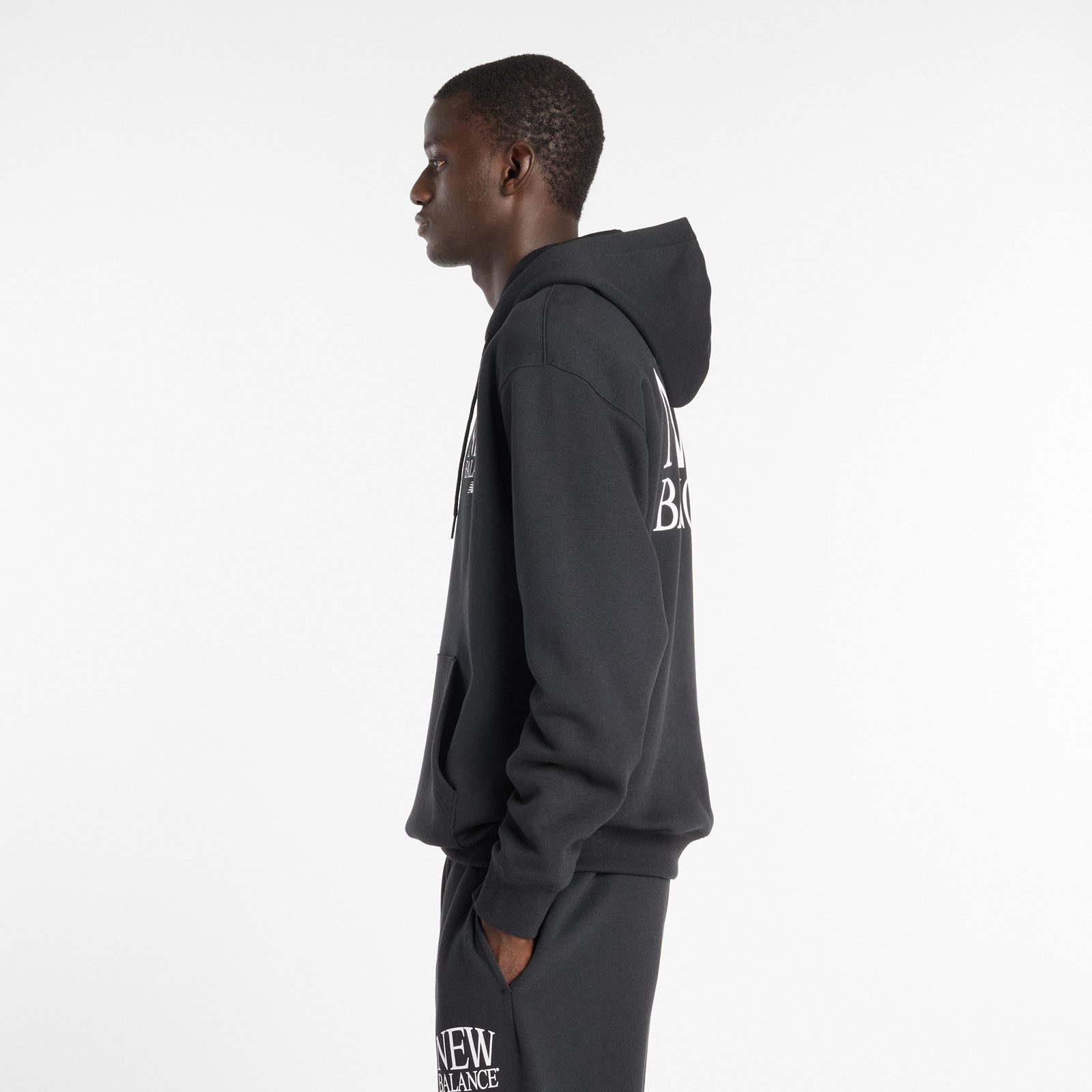 New Balance Kapuzensweatshirt mit Kapuze, mit Kordelzug, mit Kängurutasche, mit Print-Applikation