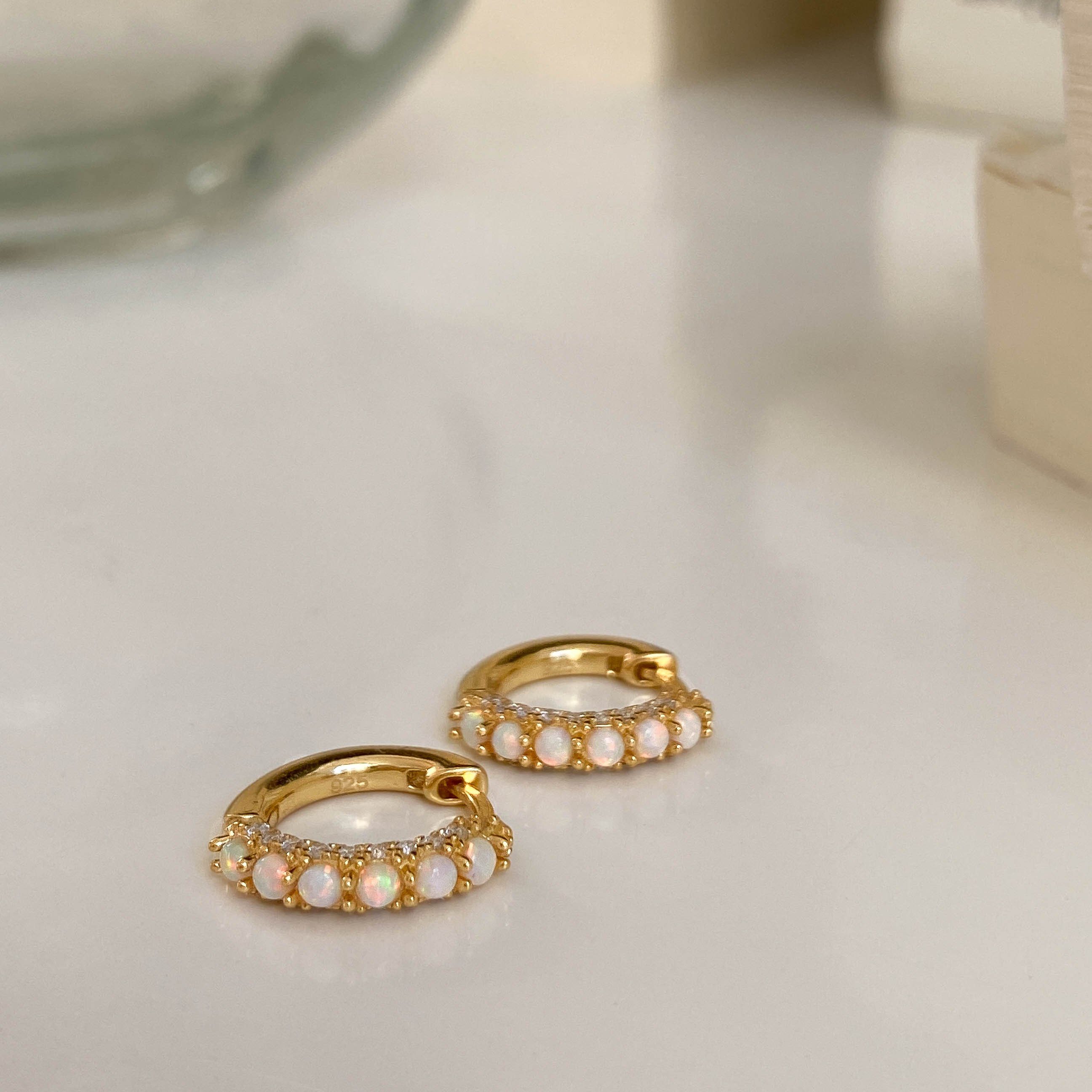 weiße und Ohrringe Brandlinger Opal Weißer Creolen Zirkoniasteine Positano, Paar vergoldet, 925 Silber