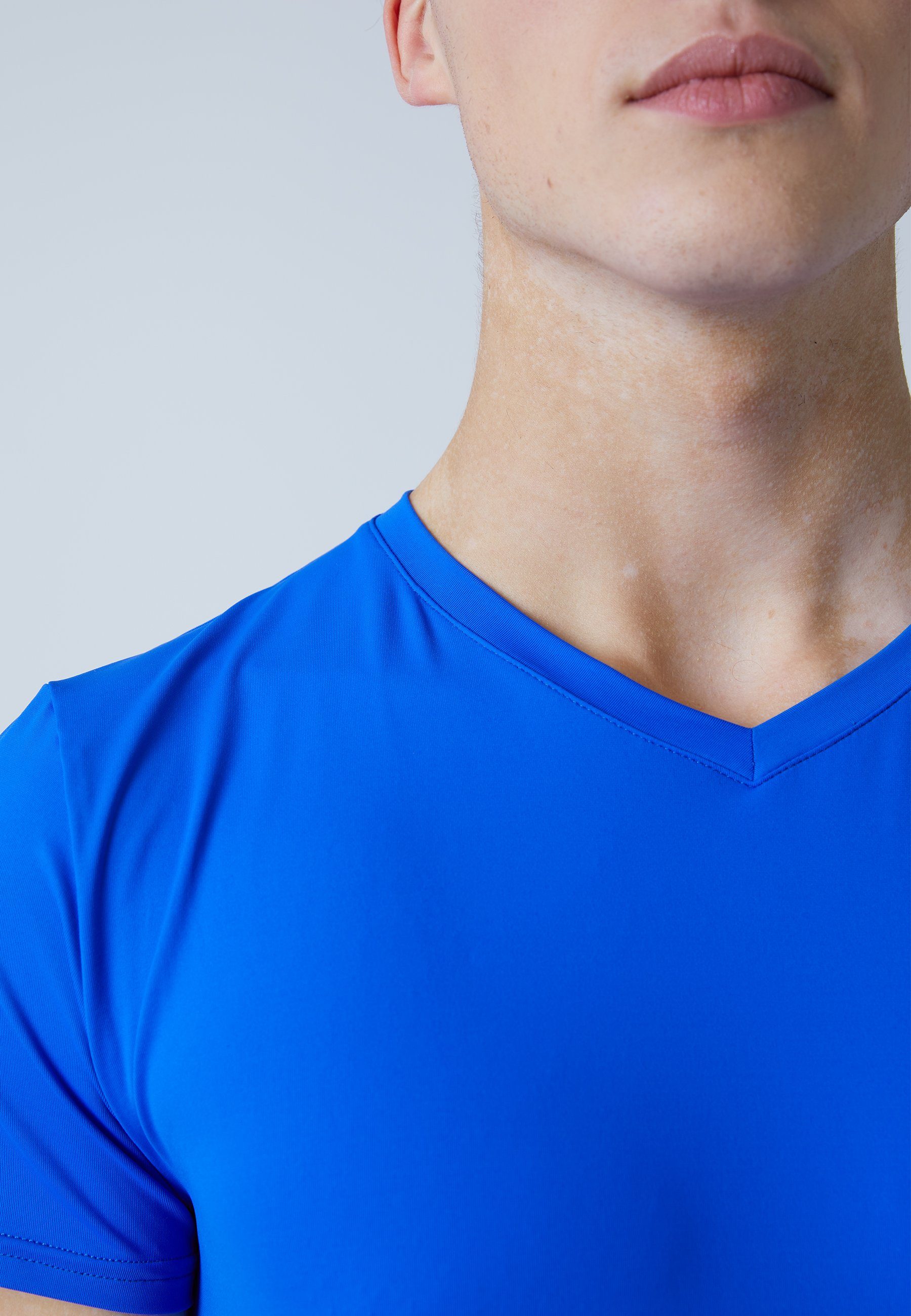 SPORTKIND Funktionsshirt Tennis T-Shirt Jungen Herren kobaltblau & V-Ausschnitt