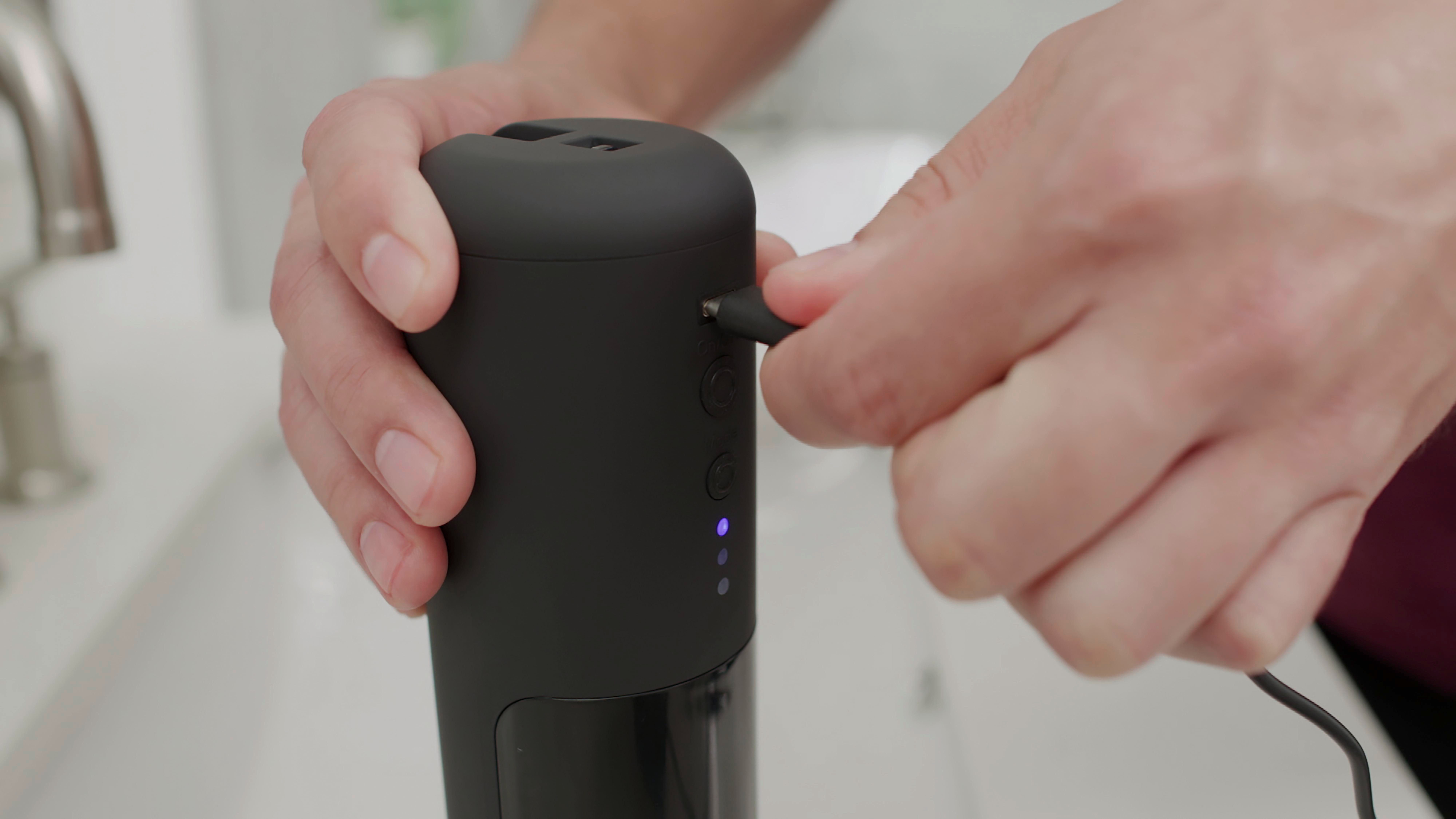 MediaShop Ohrenreiniger Wush, Innovative, wasserbetriebene Ohrdusche, Anti-Mikrobielle Spülspitze, indirekter 3fach Wasserstrahl