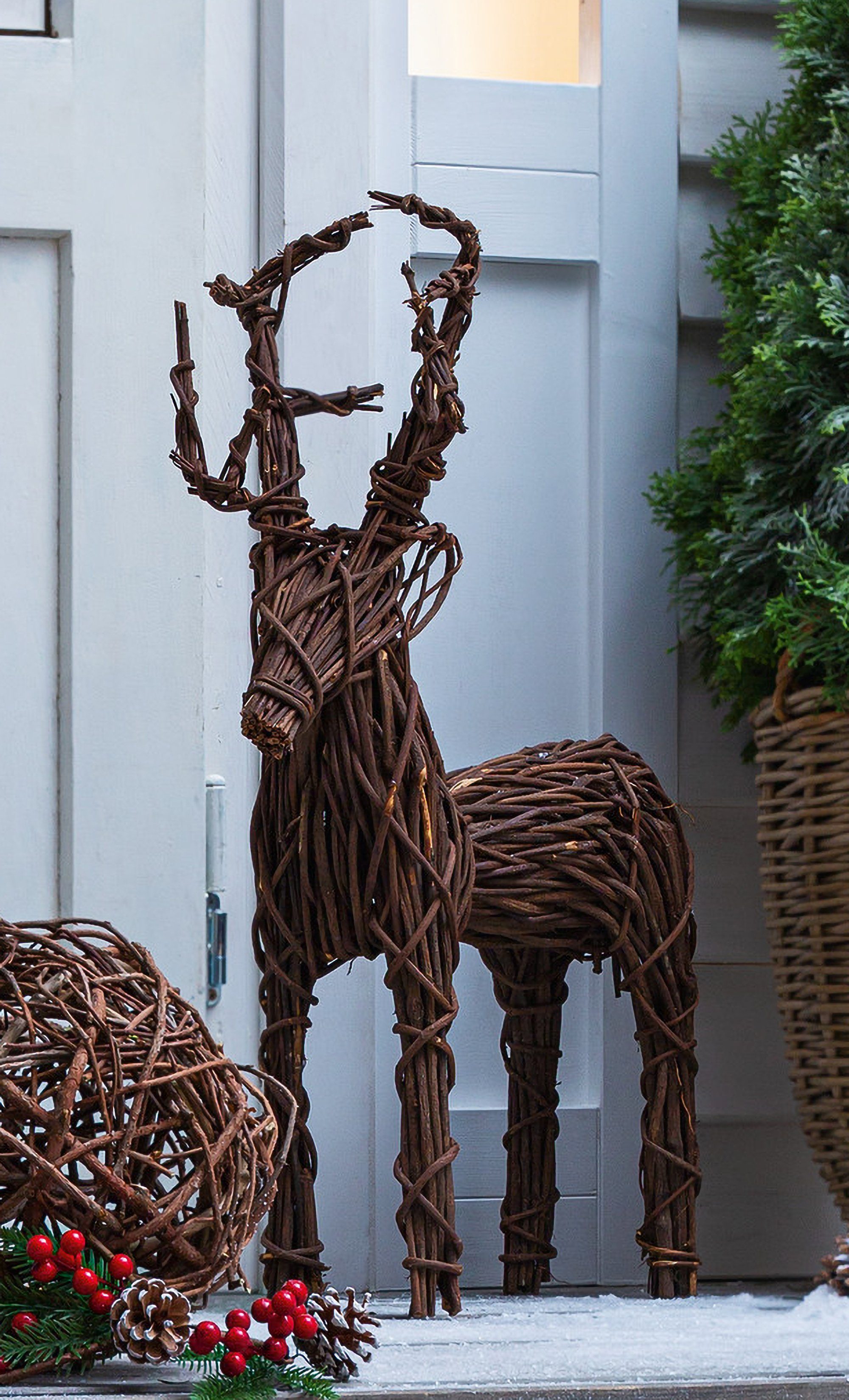 Dekoleidenschaft Dekofigur "Rentier", Rebenzweige auf Metall geflochten, 76 cm hoch, Winterdeko, Weihnachtsdeko, Gartendeko für Drinnen & Draußen, Tierfigur