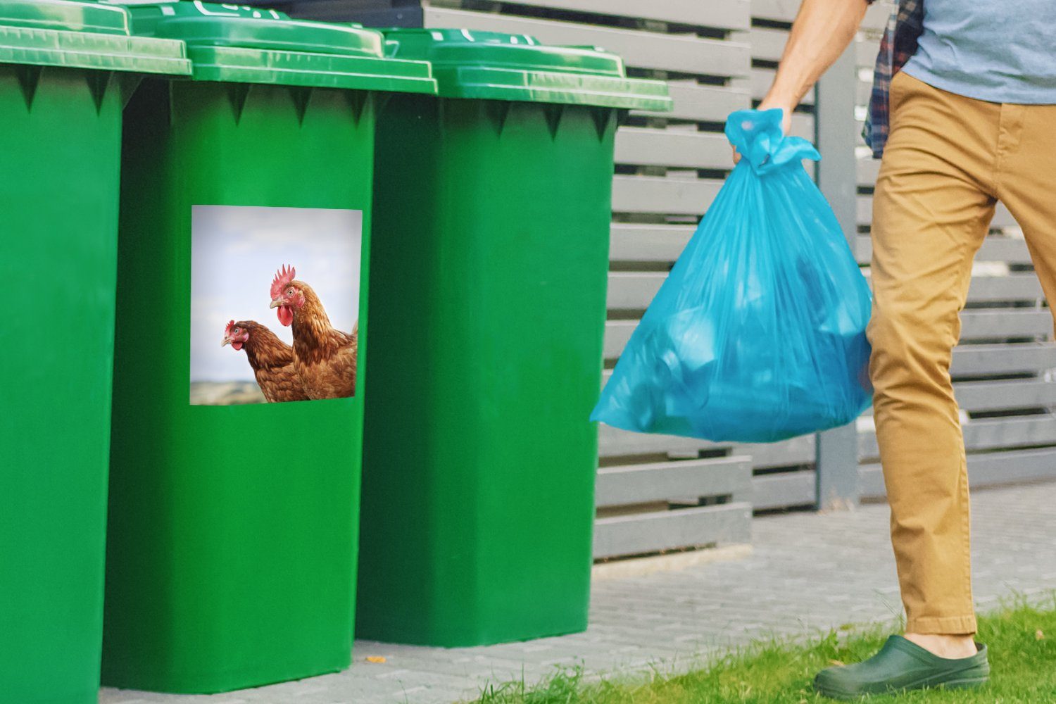 Wandsticker Sticker, von Mülleimer-aufkleber, Abfalbehälter zwei MuchoWow Mülltonne, Nahaufnahme Hühnern (1 St), Container,