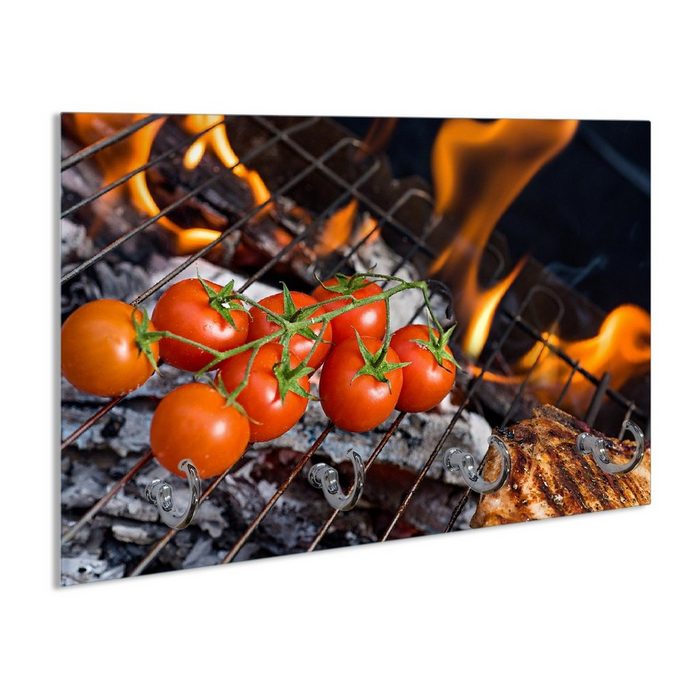Wallario Schlüsselbrett Tomaten und Steak auf einem Grill (inkl. Aufhängeset) 30x20cm aus ESG-Sicherheitsglas