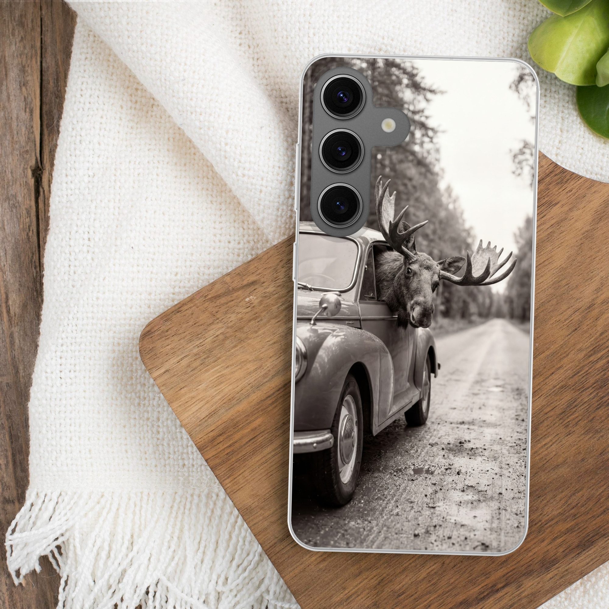 MuchoWow Handyhülle für Samsung Galaxy S24 Elch - Auto - Geweih - Schwarz - Weiß, Phone Case, Silikon, Schutzhülle Dünn