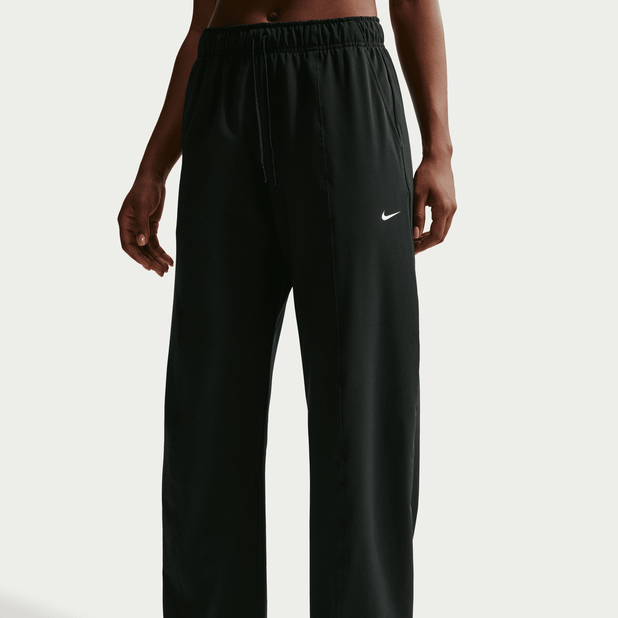 Nike Trainingshose Nike One Women's Dri-FIT Woven Wide-Leg Pants weit geschnittene Passform, mit Dri-FIT Technologie