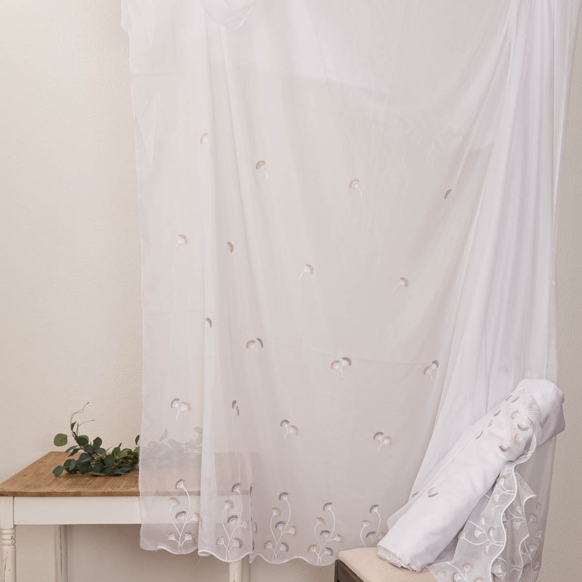 SCHÖNER LEBEN. Stoff Gardinenstoff Meterware Voile Stickerei Fransen Blumen weiß 280cm