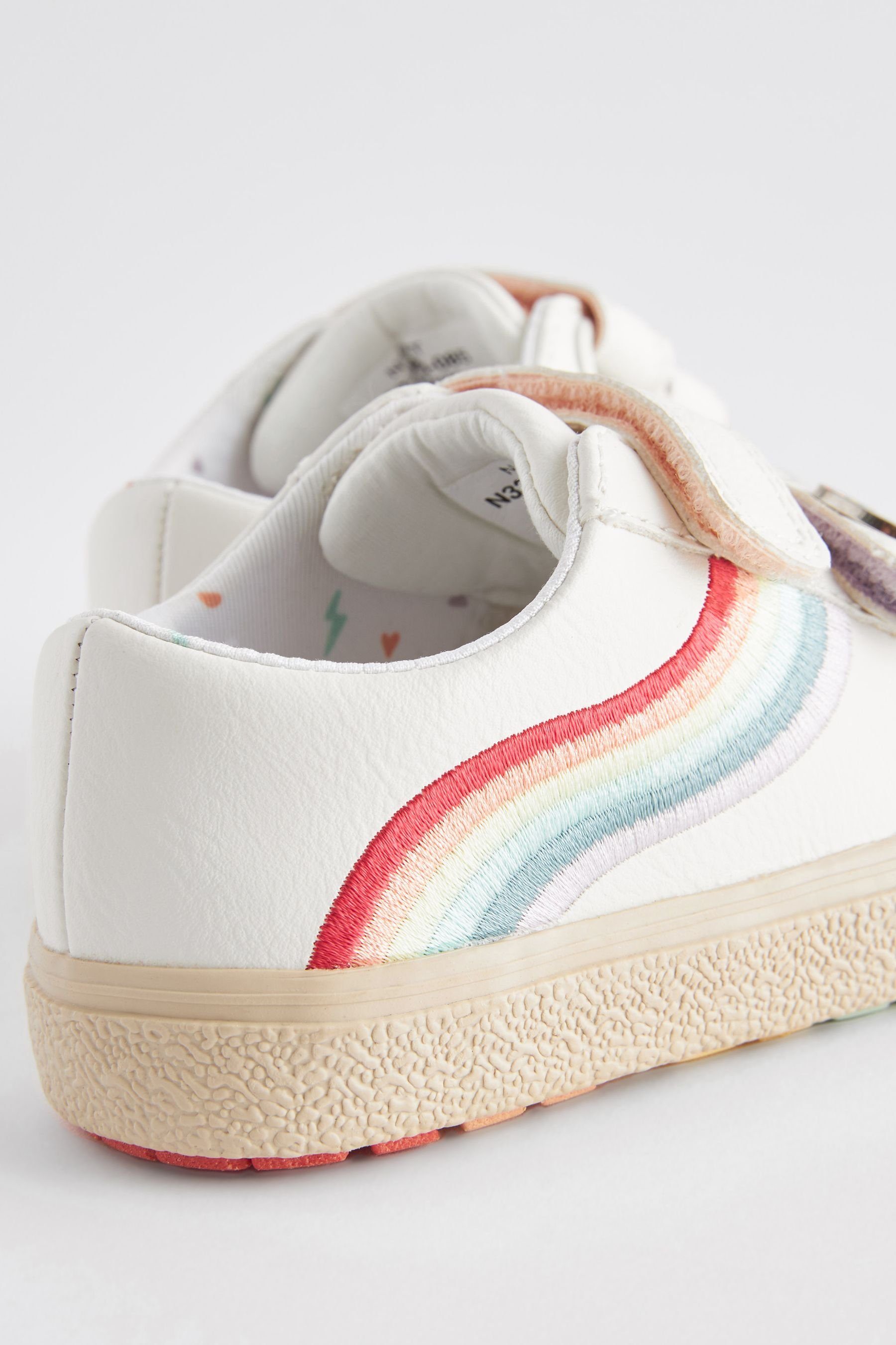 Regenbogenmotiv Sneaker mit White (1-tlg) Next Slipper