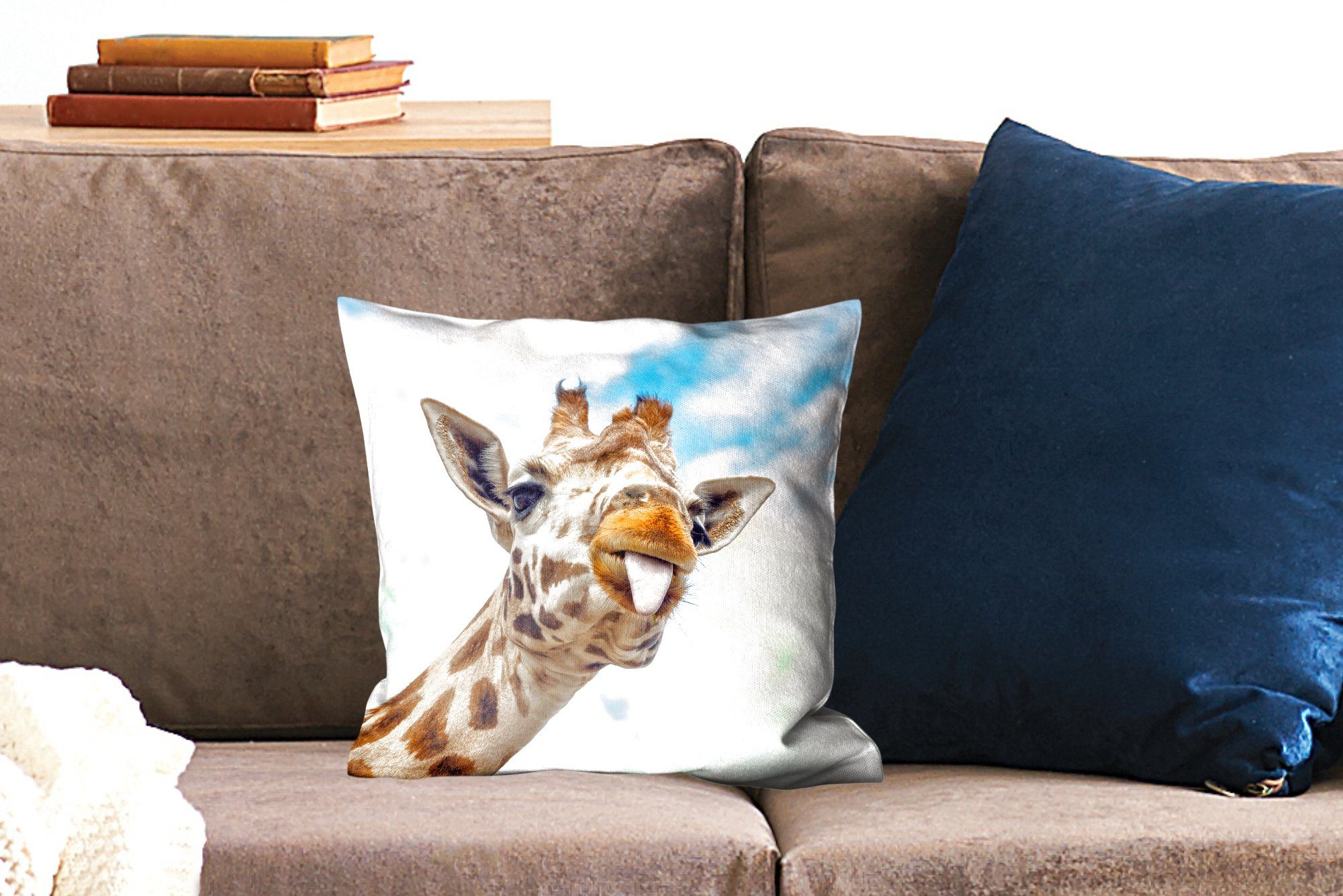 für Zunge MuchoWow - Giraffe mit - Füllung - Jungen - Deko, - Sofakissen Kinder Mädchen Kind, Lustig Dekokissen - Schlafzimmer, Wohzimmer, Zierkissen