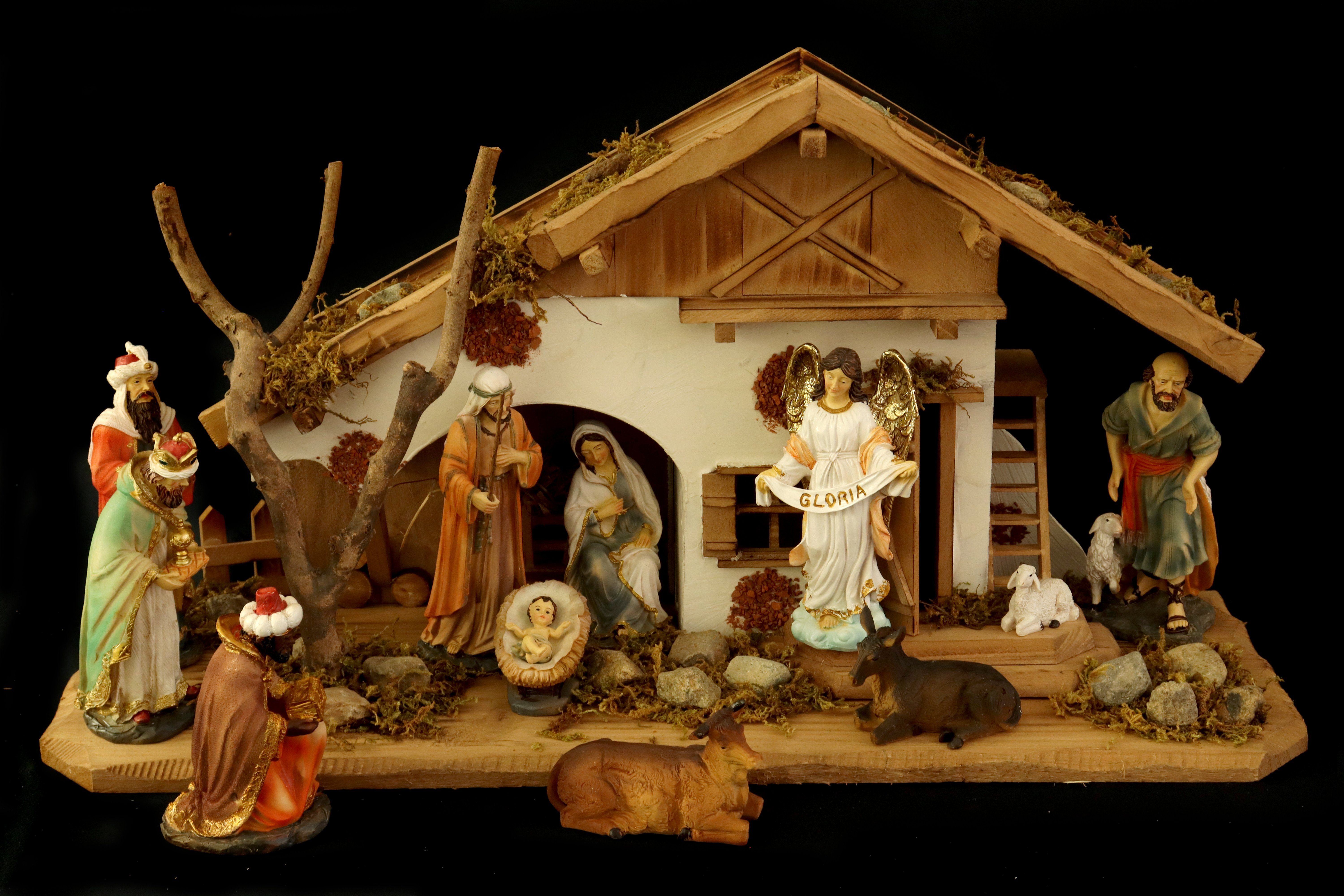 ein 55*19*28cm aus Weihnachtskrippe Krippenfiguren) ELLUG (MIT (12-tlg), aus Krippenstall, Krippenfiguren Polyresin Holzkrippe, Holz Krippenstall elf Holz, Krippe