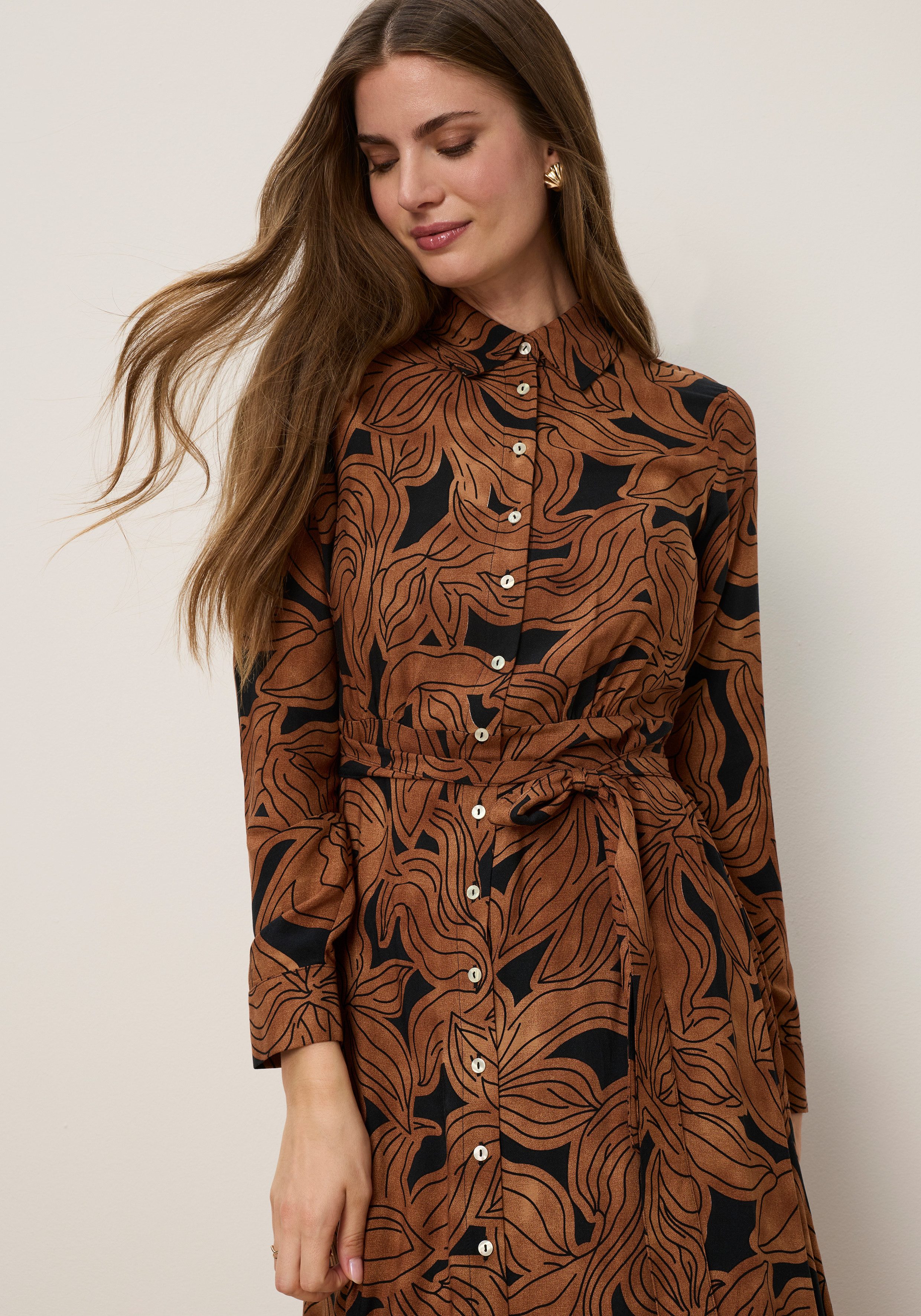 Tamaris Hemdblusenkleid mit tailliertem Bindeband und Blumenmuster aus Viskose