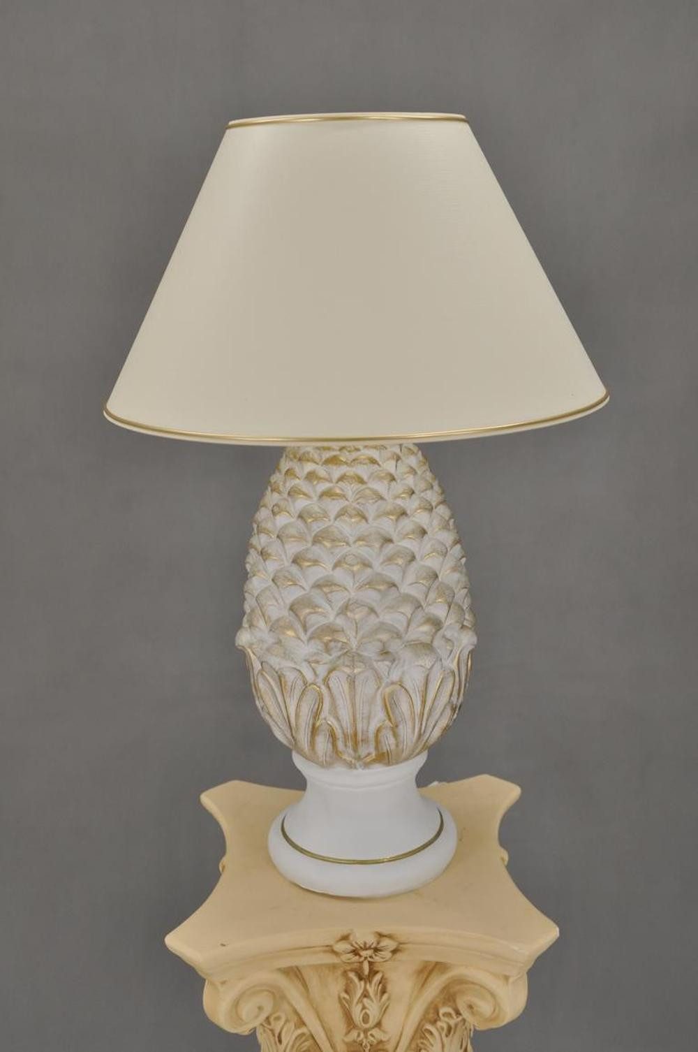 Xlmoebel Nachttischlampe Elegante Tischlampe aus hochwertigem Material in klassischem Design, Hergestellt in Europa