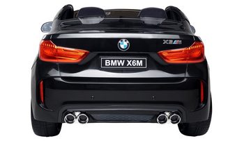 Actionbikes Motors Elektro-Kinderauto BMW X6M F16 XXL - Kinder Elektroauto ab 3 Jahre - Türen zum Öffnen, Belastbarkeit 40 kg, (2-tlg), inkl. Stoßdämpfer hinten - mit Fernbedienung - Ledersitze