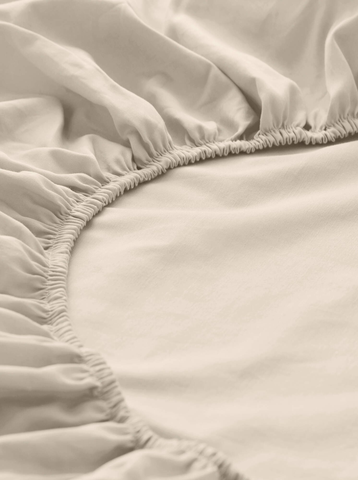 Hessnatur Spannbettlaken aus reiner Bio-Baumwolle, Web, Gummizug: Satin Spannbettlaken, (1 Stück)