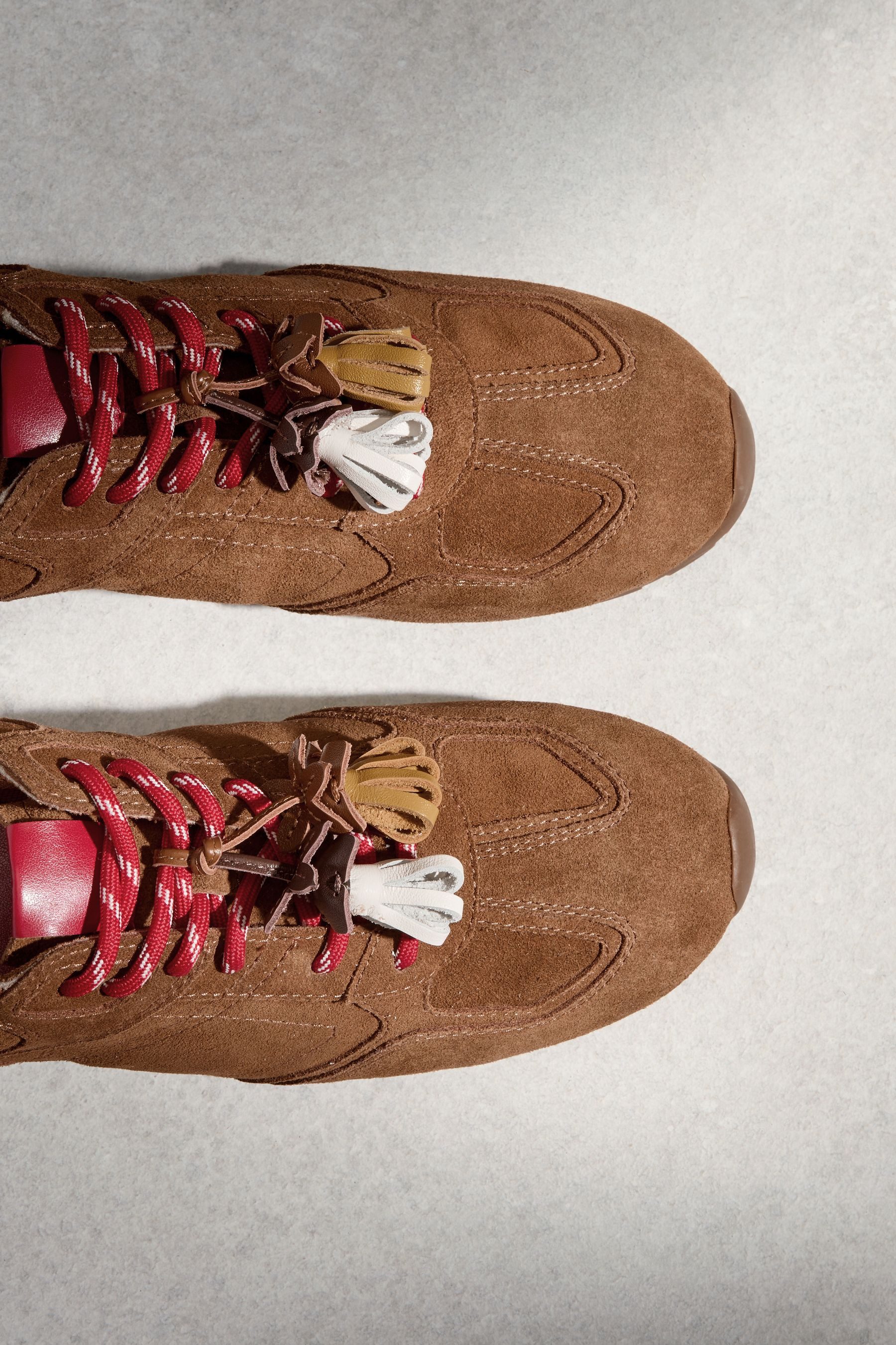 Next N. Premium Schnürsneaker aus Leder mit Anhänger Sneaker – Bild 5 von 5