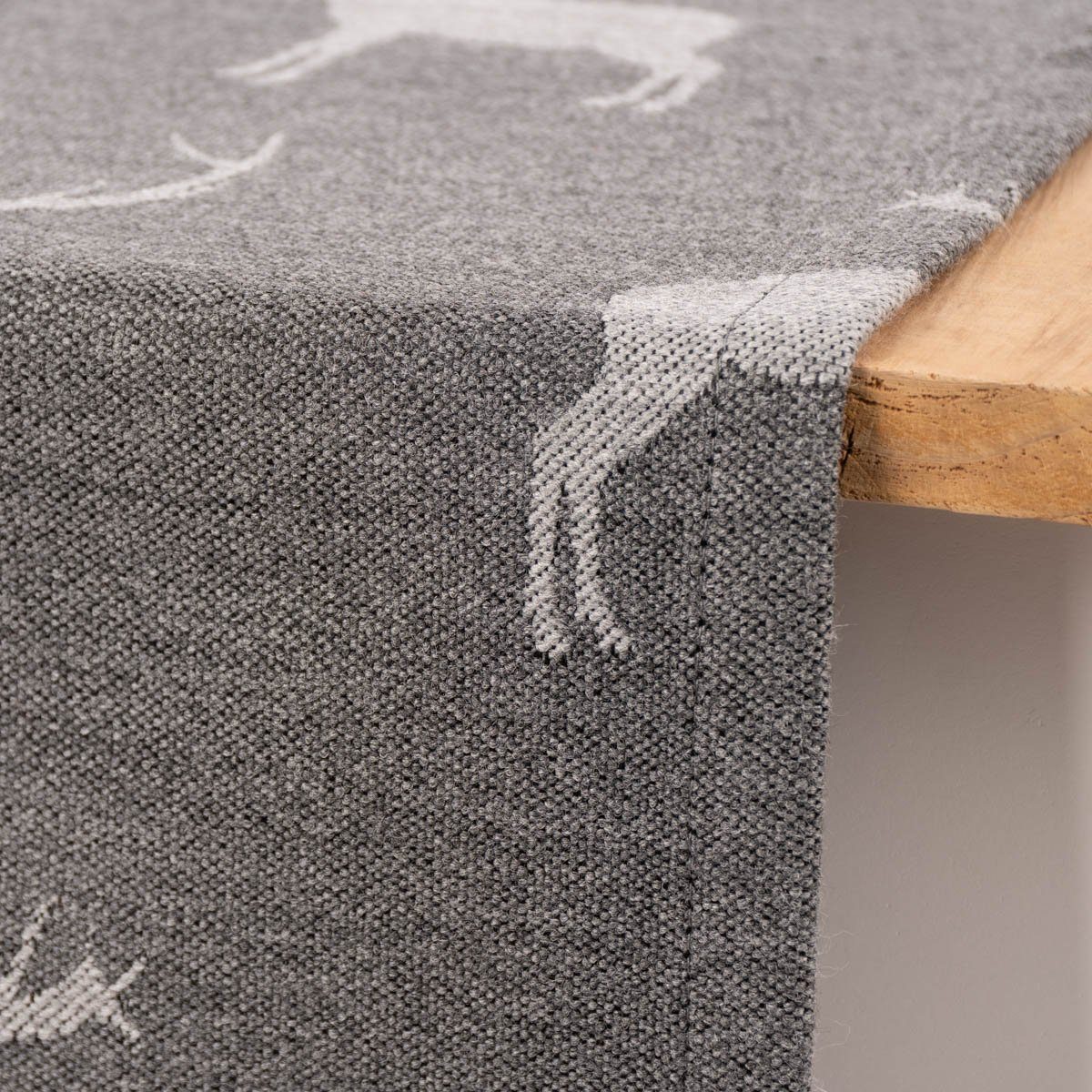 SCHÖNER LEBEN. Tischläufer Jacquard Cosy Hirschen dunkelgrau grau, handmade